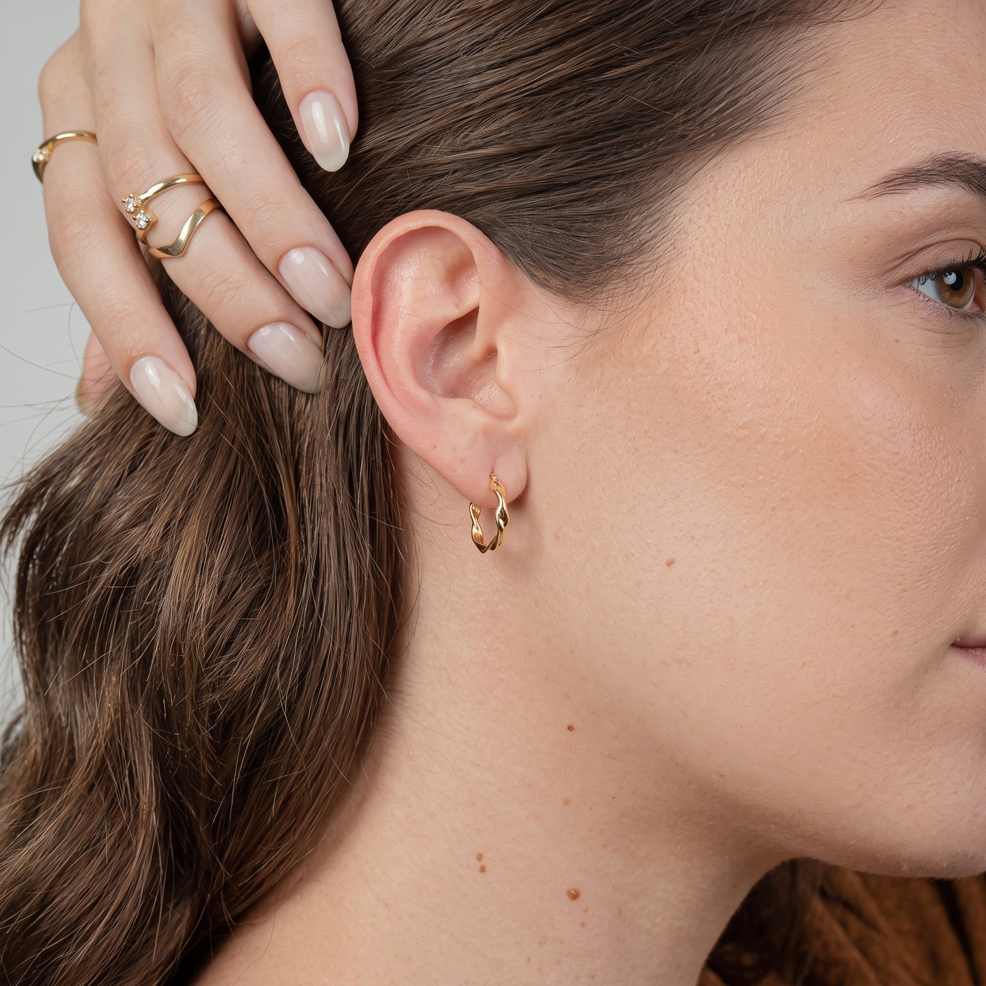 Royal Bali Collection - 9K Yellow Gold Twisted Hoop Earring with Clasp 8629431 5