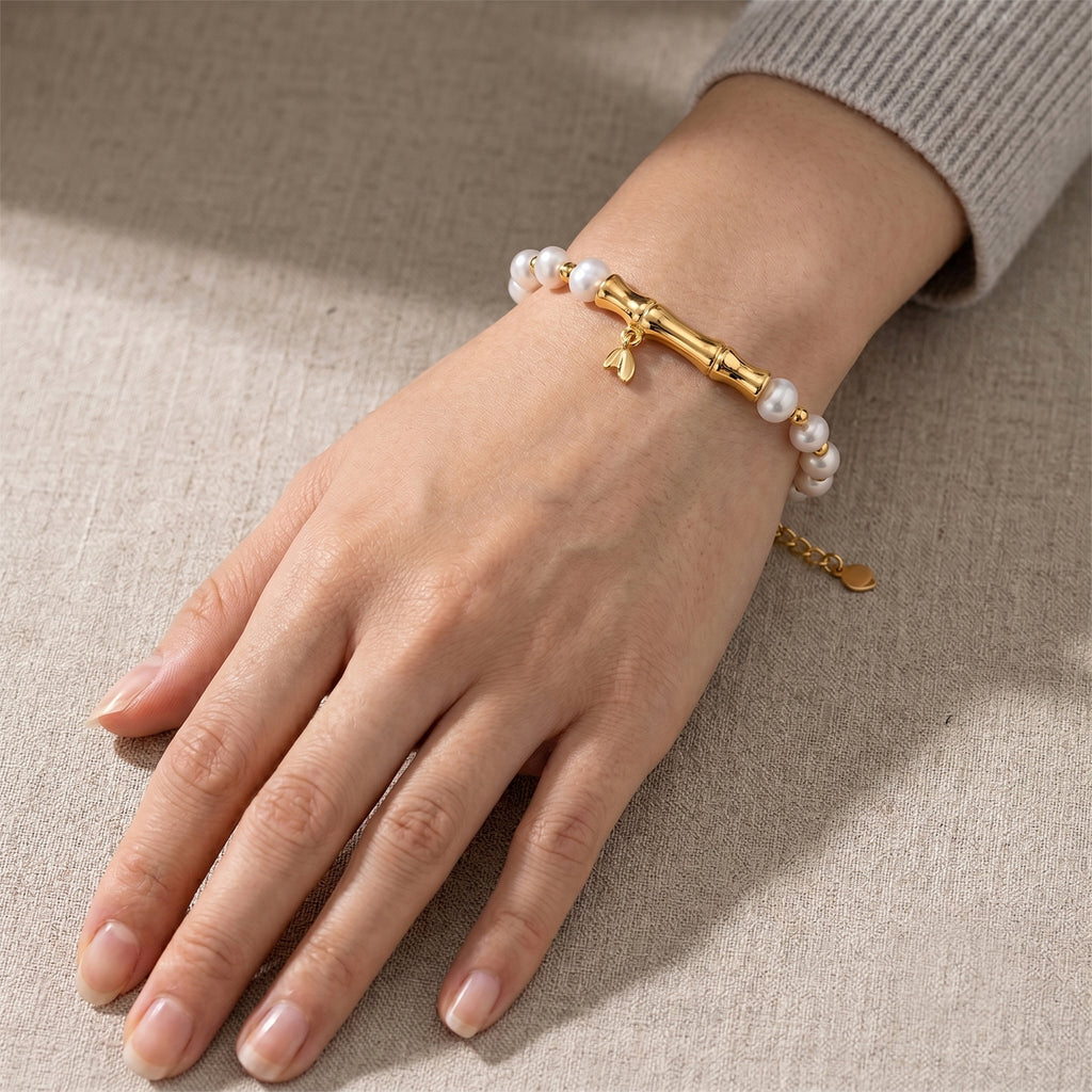 White Fresh Water Pearl Adjustable Beads Bracelet (Size - 6.5+2) in Yellow Gold Tone 15.00 Ct._8666379_1