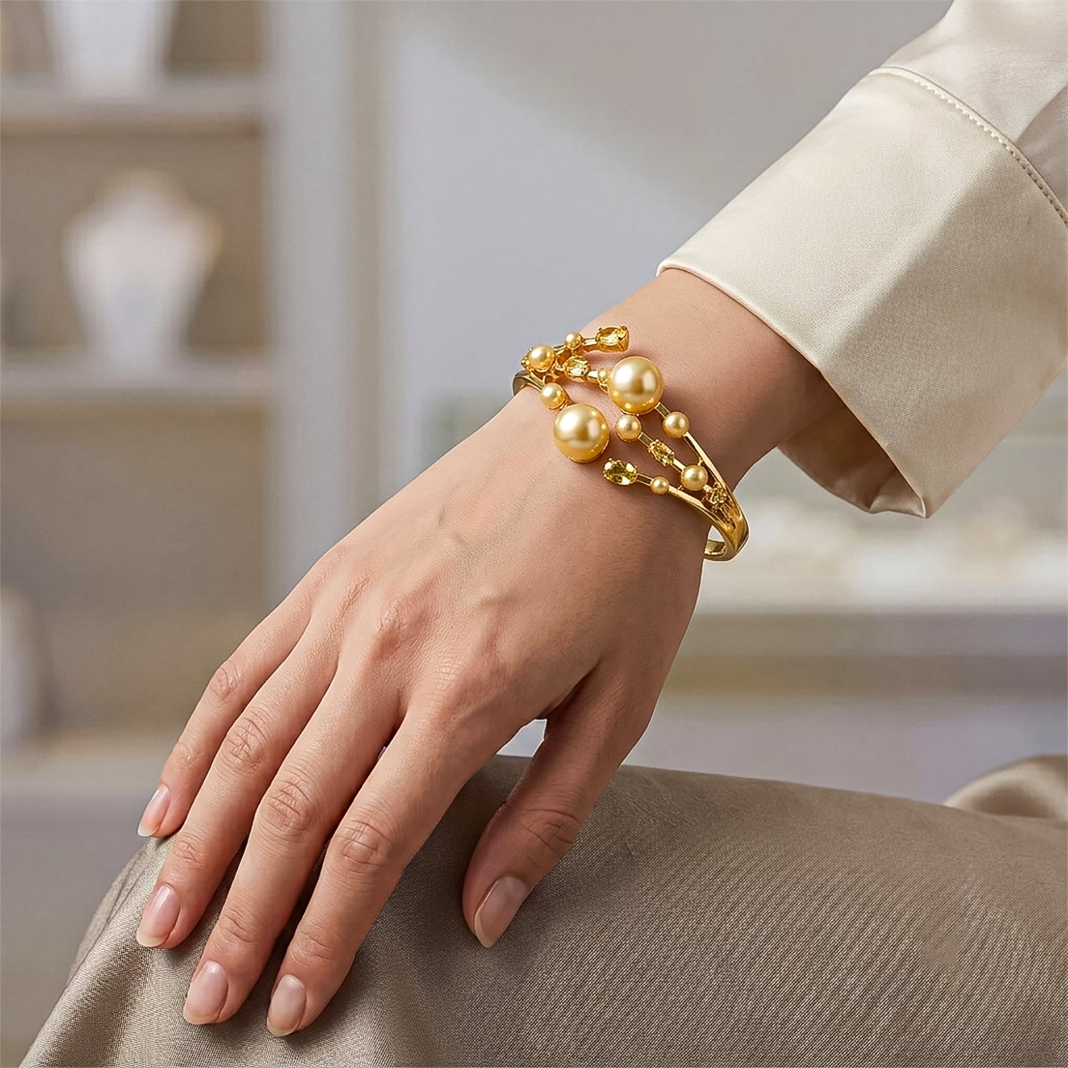 Golden Shell Pearl &amp; Crystal Bangle (Size - 7) 50.00 Ct. V32519877 2