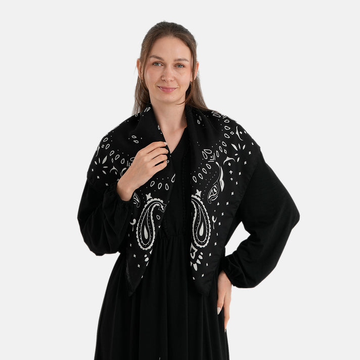 La Marey Paisley Bandana Print Square Scarf (88 x 88 cm) - Off White 8683777 1