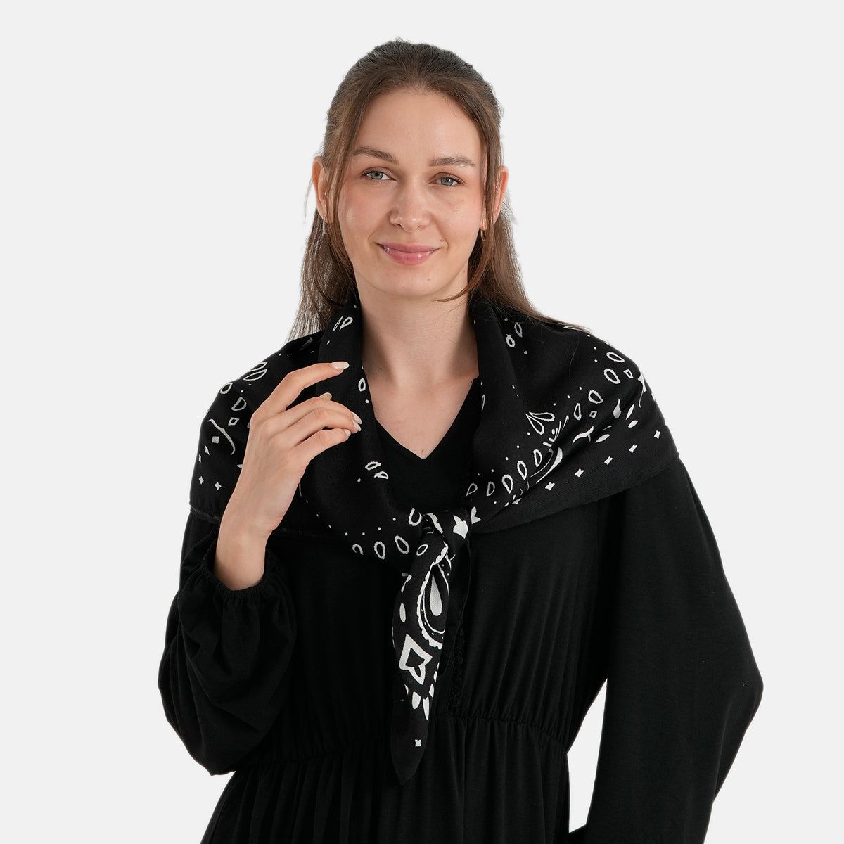 La Marey Paisley Bandana Print Square Scarf (88 x 88 cm) - Black 8683778 3