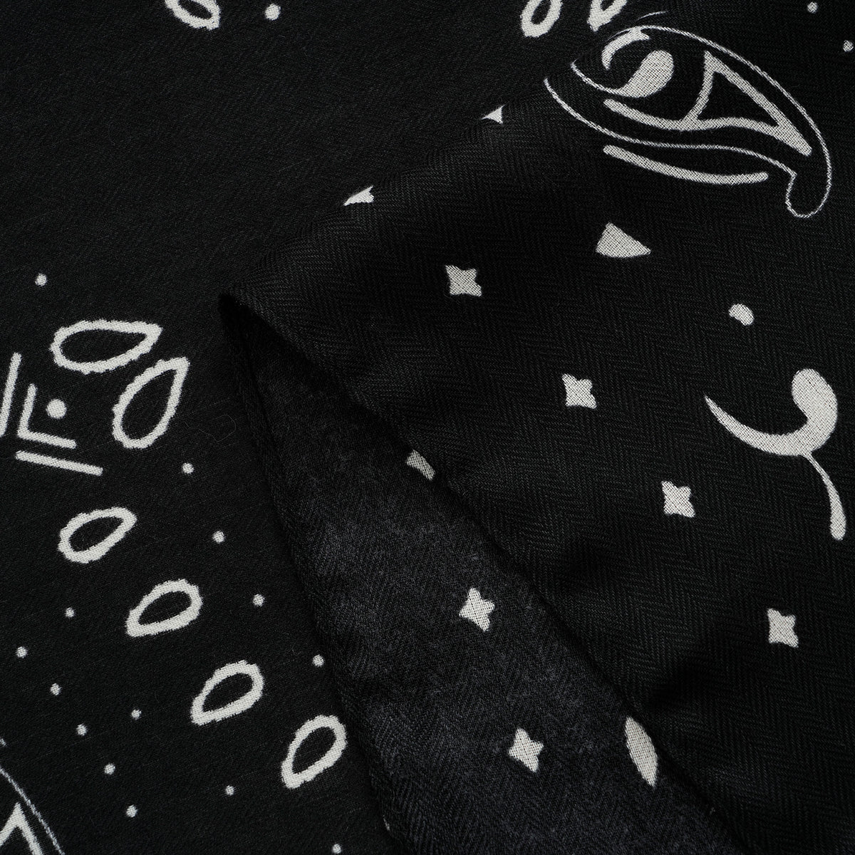 La Marey Paisley Bandana Print Square Scarf (88 x 88 cm) - Black 8683778 8