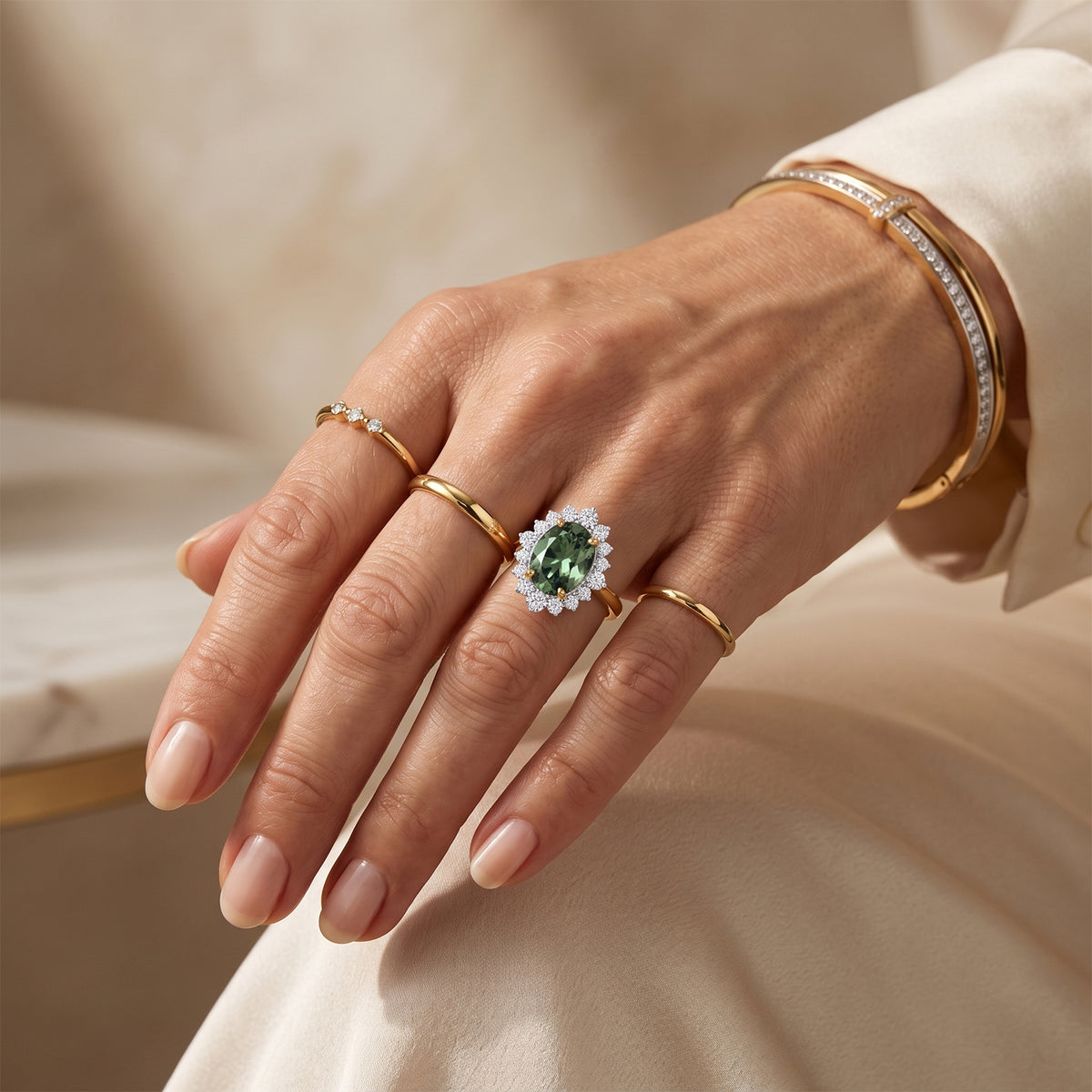 MADAGASCAR RARE FIND - 9K Yellow Gold Natural Green Apatite (2 cts) &amp; Lab Grown Diamond (0.50 cts) (SI/G-H) Halo Ring 2.50 Ct. V32706217 3