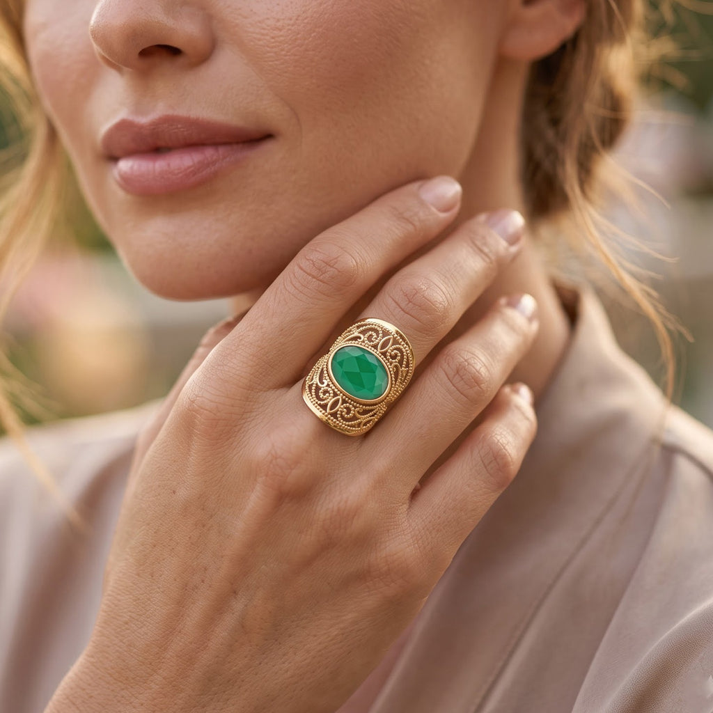 Green Onyx Oval Adjustable Ring in Gold Tone 4.40 Ct._8714357_1