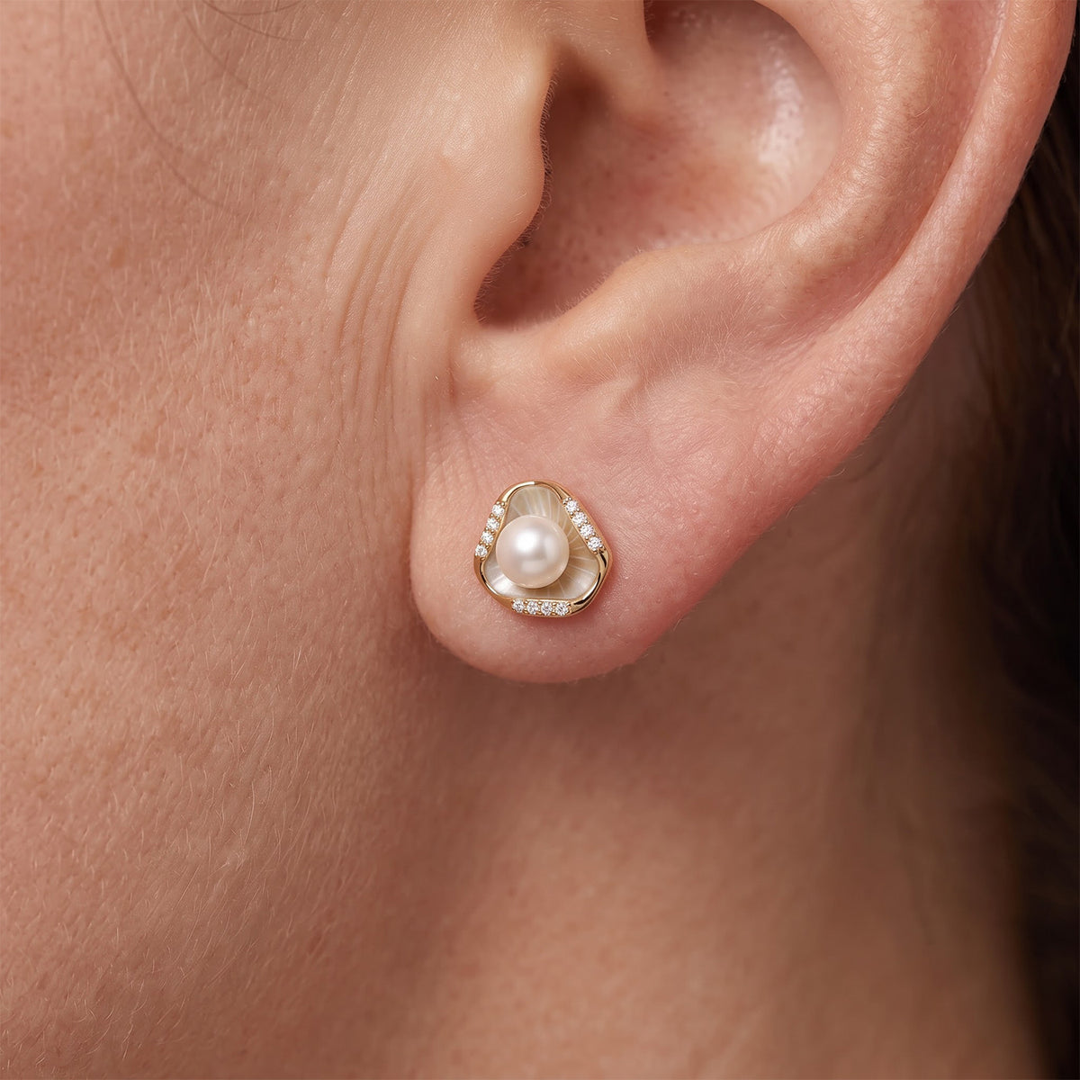 White Fresh Water Pearl Stud Earring with Push Back V32699050 2