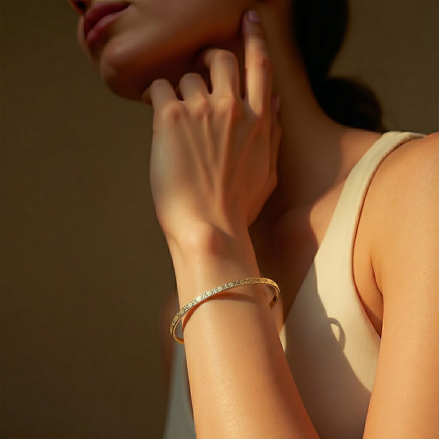 9K Yellow Gold Diamond Cut Star Pattern Expandable Bangle 8894697 4