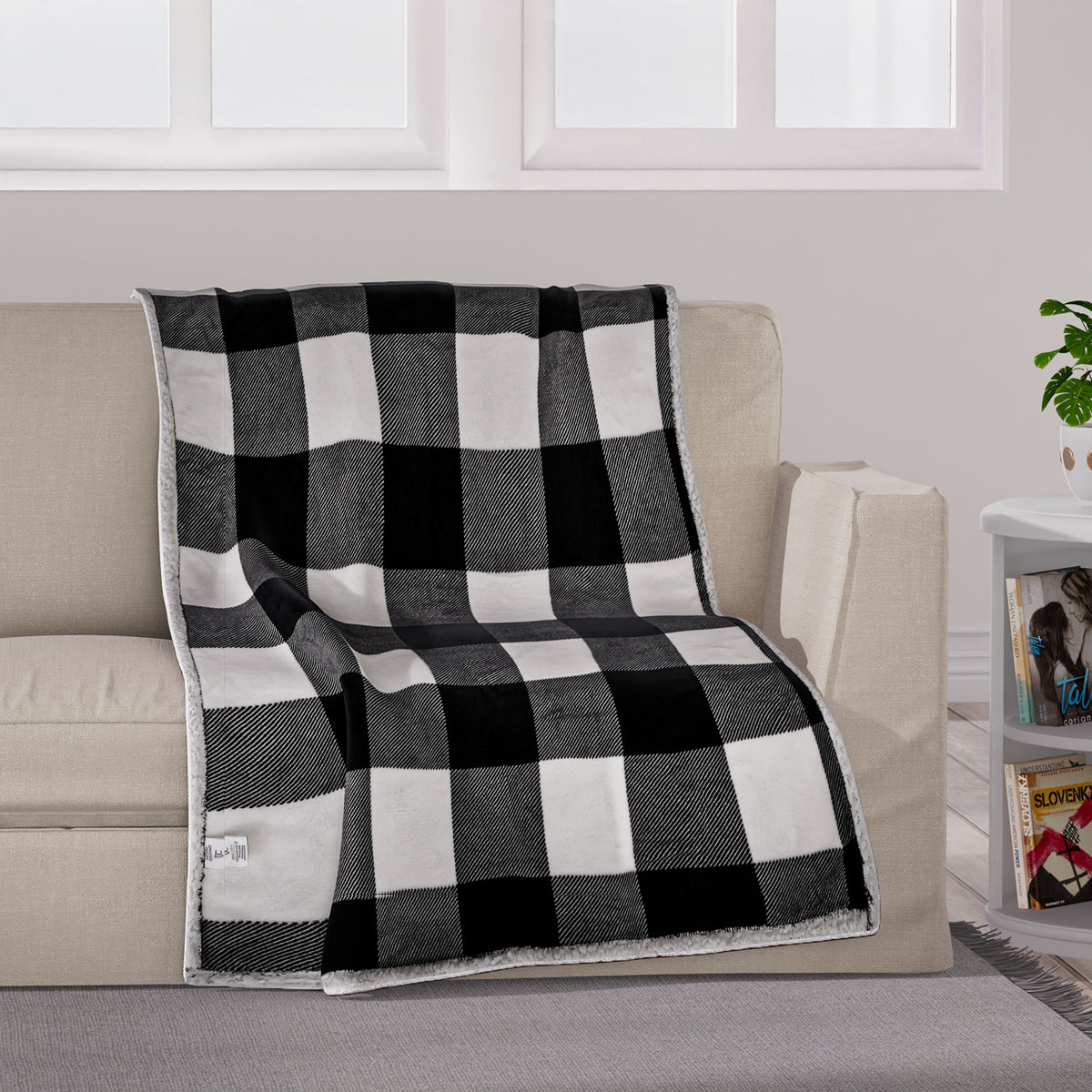 Tjc Square Pattern Double Layer Sherpa Blanket (Size 150x115 Cm) - Black &amp; White V32701325 0