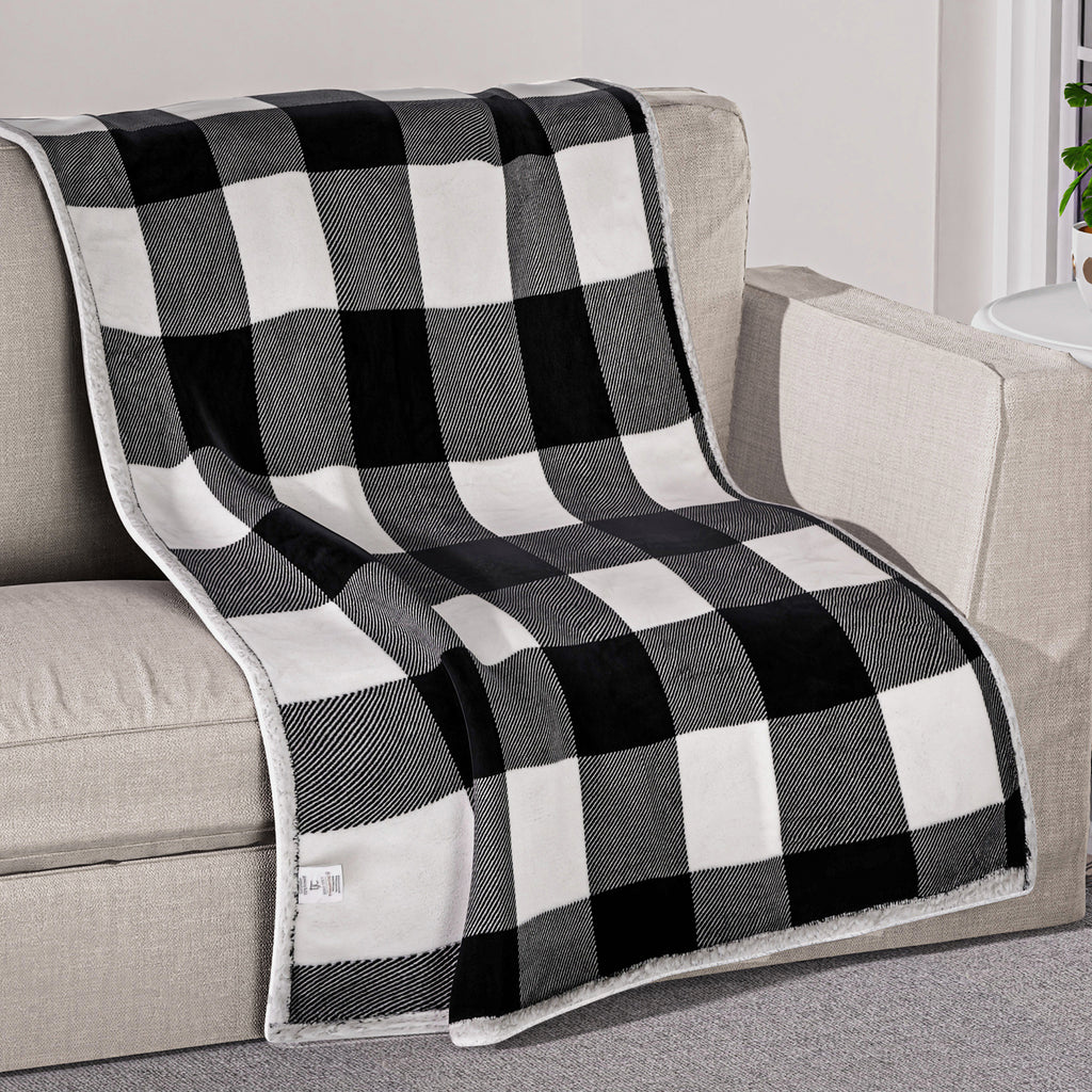 Tjc Square Pattern Double Layer Sherpa Blanket (Size 150x115 Cm) - Black & White_8943230_1