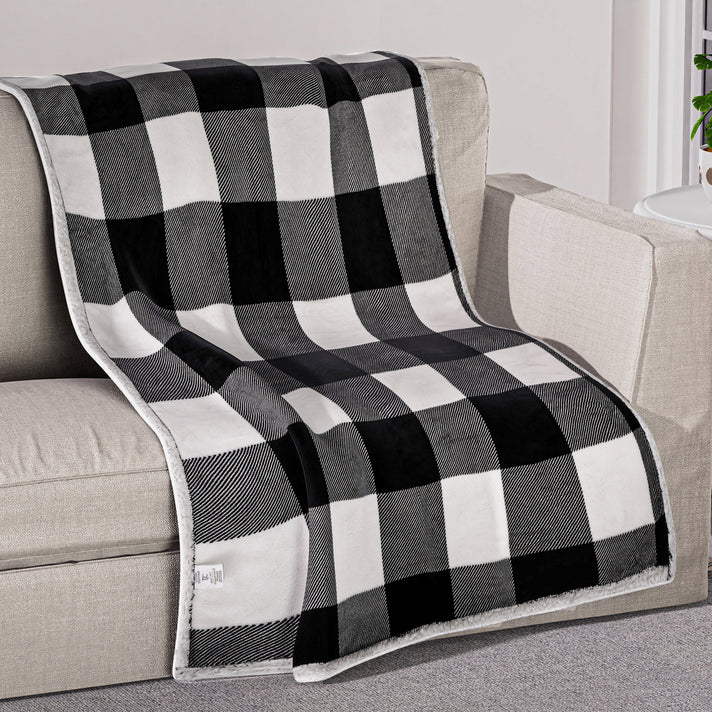 Tjc Square Pattern Double Layer Sherpa Blanket (Size 150x115 Cm) - Black &amp; White 8943230 2