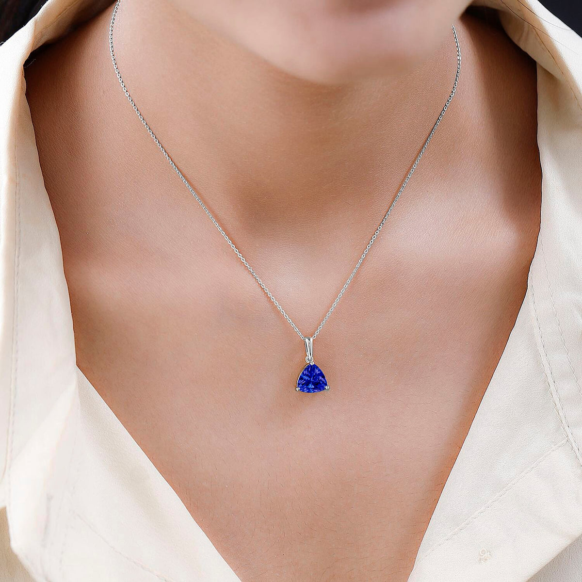 950 Platinum AAAA Tanzanite Solitaire Pendant 2.90 ct. 8000047 1