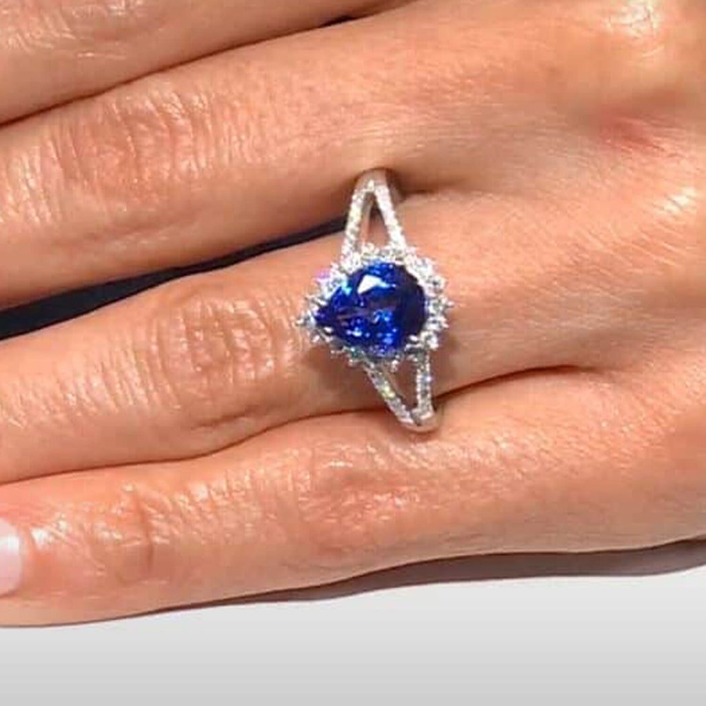 950 Platinum  AAAA  Tanzanite   White Diamond  VS Ring 2.70 pc,  Platinum Wt. 6.77 Gms  2.700  Ct.