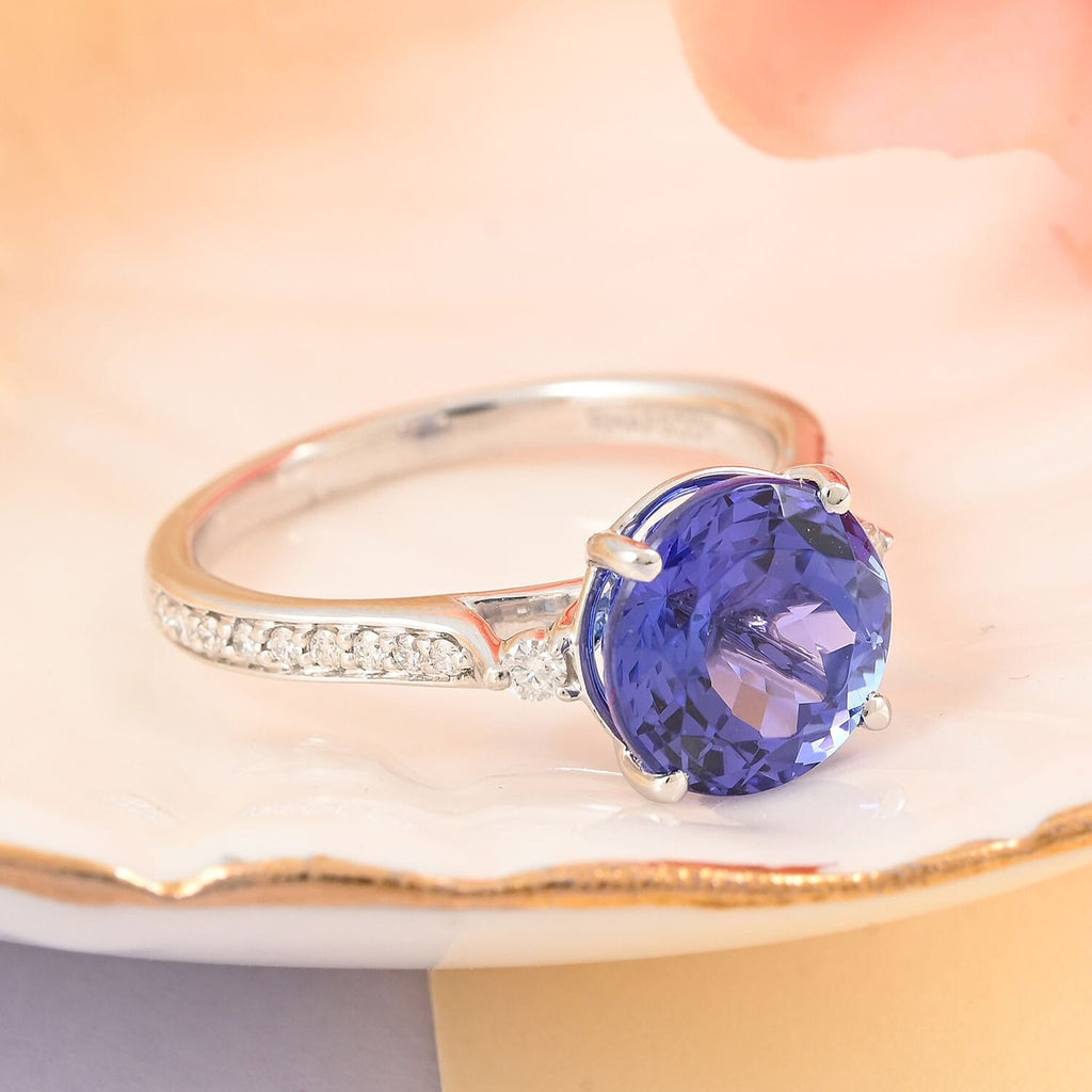 950 Platinum  AAAA  Tanzanite   White Diamond  VS Ring 3.25 ct,  Platinum Wt. 4.79 Gms  3.250  Ct.