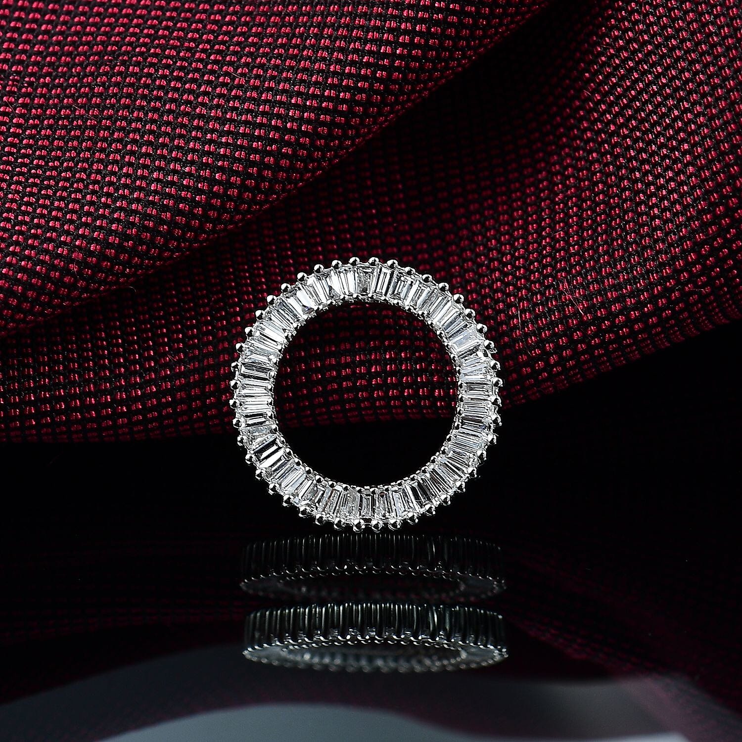 RHAPSODY 950 Platinum IGI Certified (VS-E-F) White Diamond Circle Pendant 8089634 2