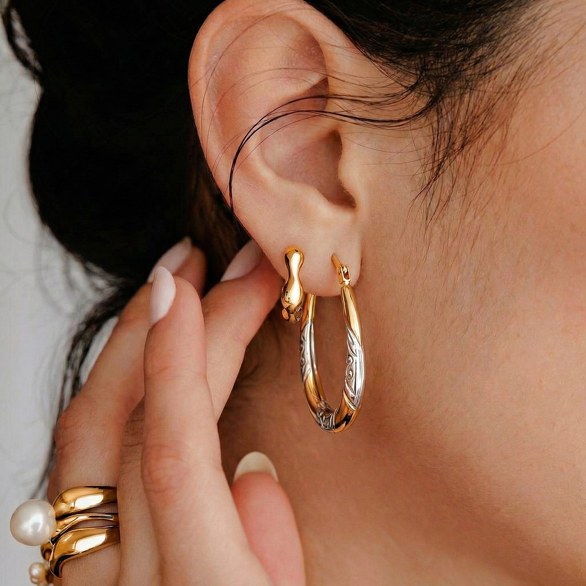 9K Two Colour Gold 15MM X 24MM Patterned Creole Earrings 0.7 grams 6092991 2