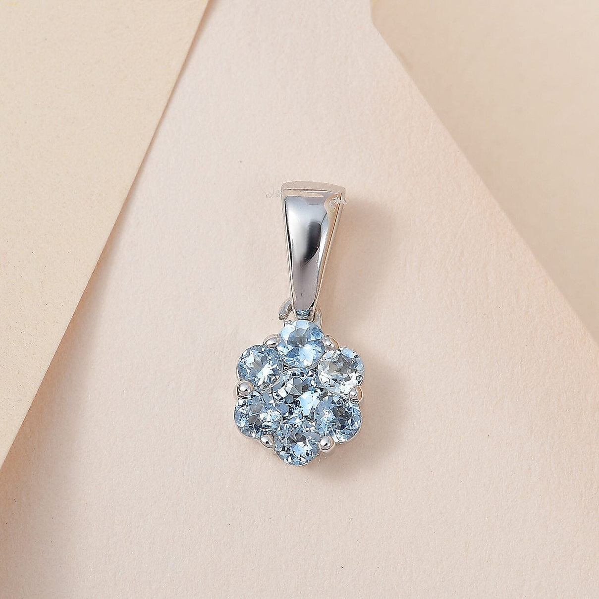 9K White Gold Santamaria Aquamarine Cluster Pendant. 7370586 2