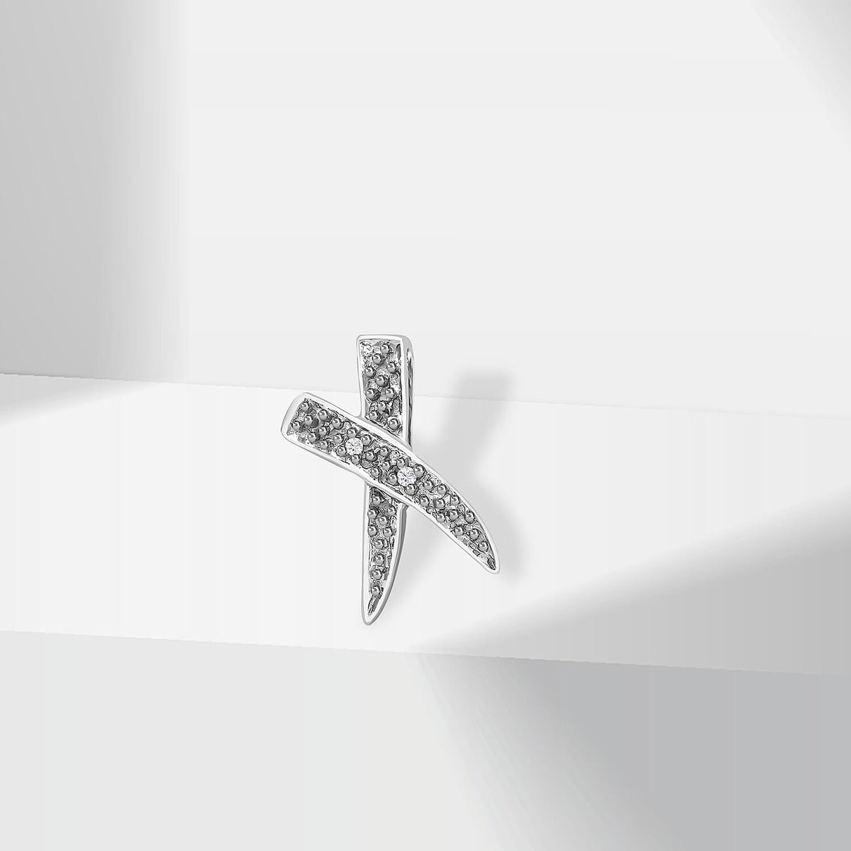 9K White Gold Diamond Kiss Pendant 0.01 Ct 7522577 1