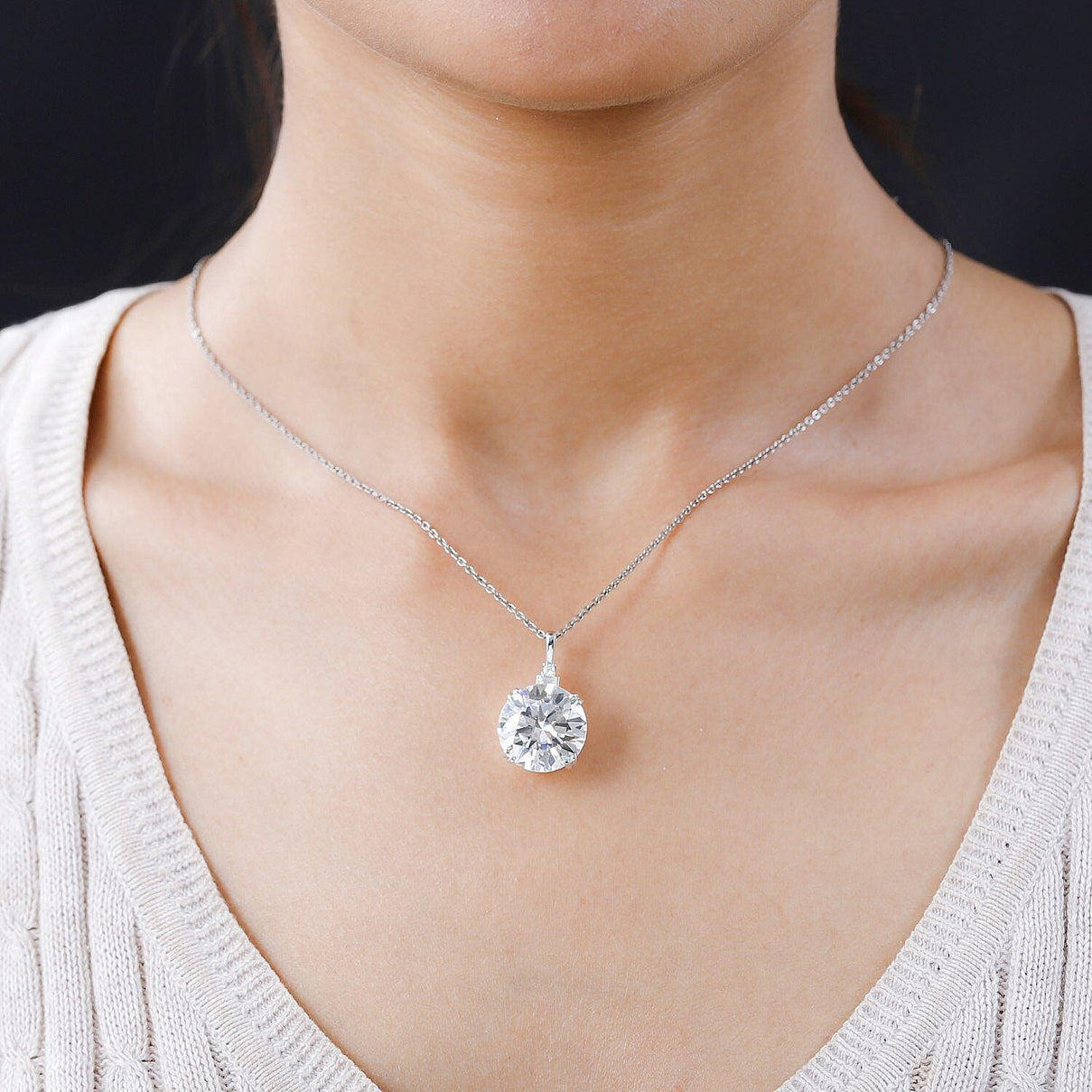 9K White Gold Moissanite Pendant 11.34 Ct 7261929 1