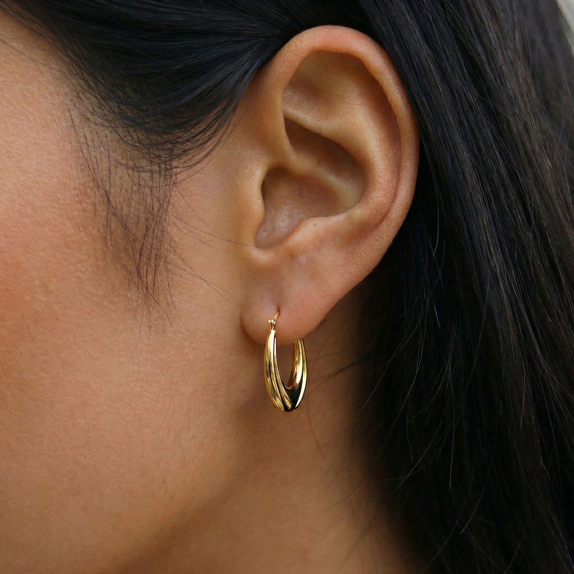 9K Yellow Gold 14mm X 20mm Patterned Creole Earrings 7190140 2