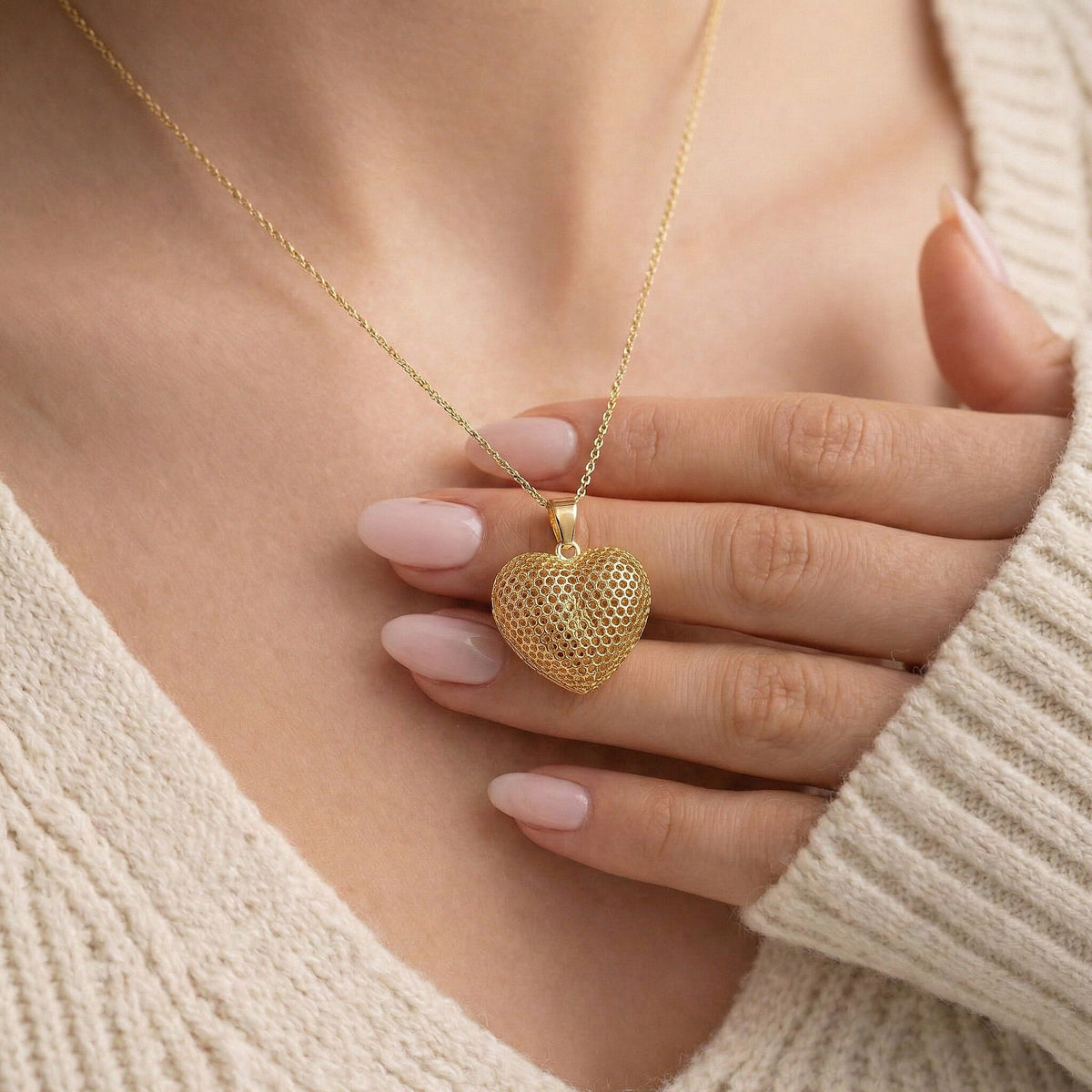 9K Yellow Gold 20mm x 25.5mm Mesh Heart Pendant 8894743 2