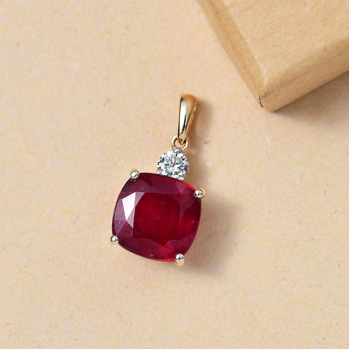9K Yellow Gold AAA African Ruby, Lab Grown Diamond EF, VS Solitaire Pendant 9.34 ct. 7965208 1