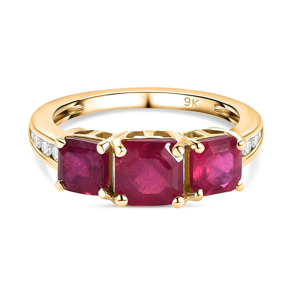 9K Yellow Gold  AA   African Ruby ,  Moissanite  Main Stone With Side Stone Ring 3.40 ct,  Gold Wt. 2.57 Gms  3.400  Ct.