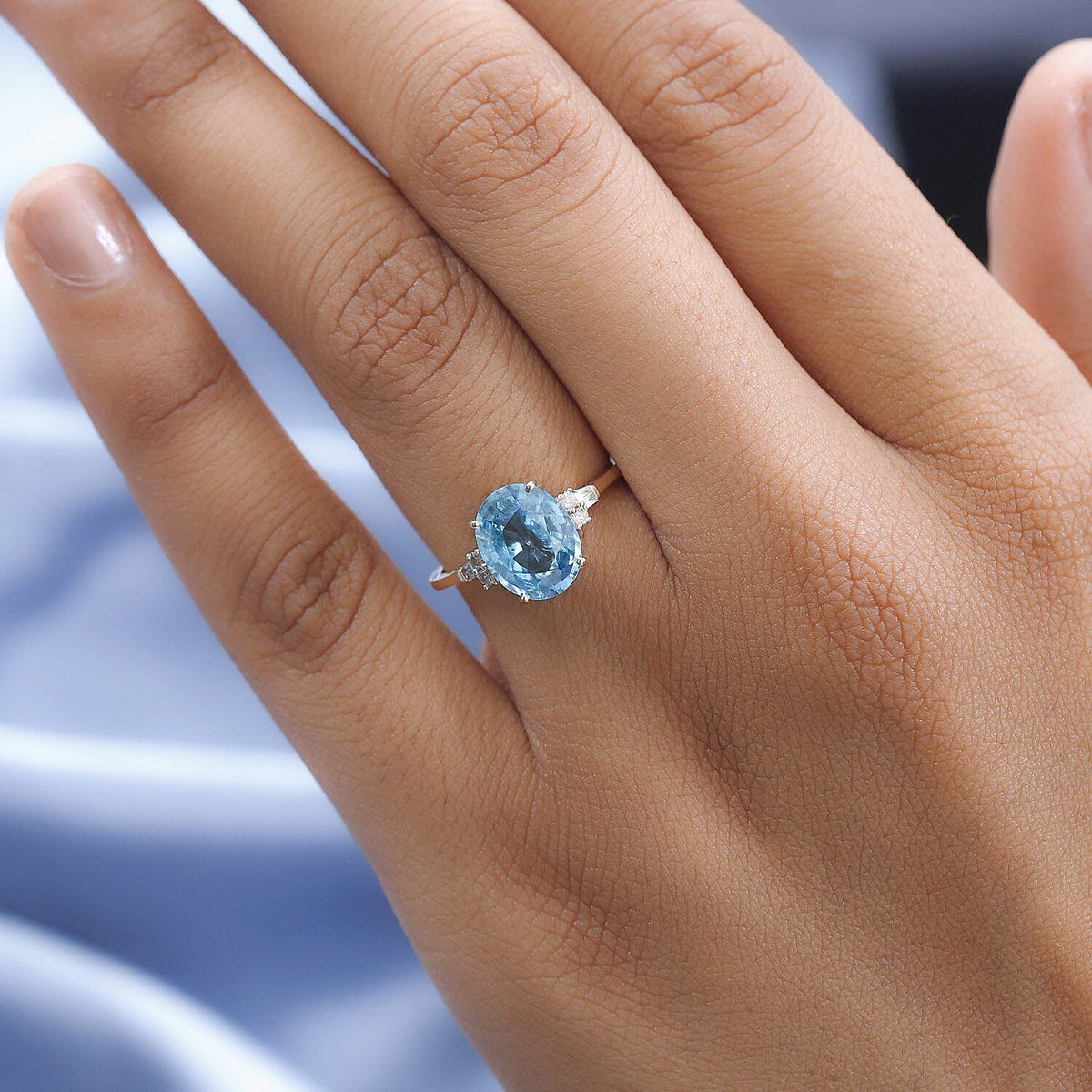 9K Yellow Gold Ratanakiri Blue Zircon and Diamond (G-H) Ring 3.85 Ct 7423236 4