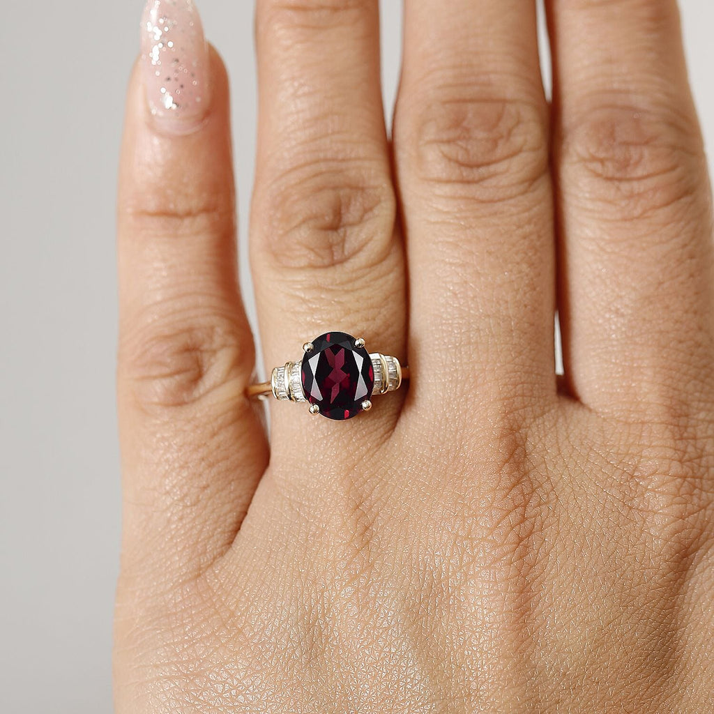 Extremely Rare Size-  9K Yellow Gold Orissa Natural Rhodolite Garnet (Oval 10x8 mm) and Natural Diamond Ring 3.40 Ct.