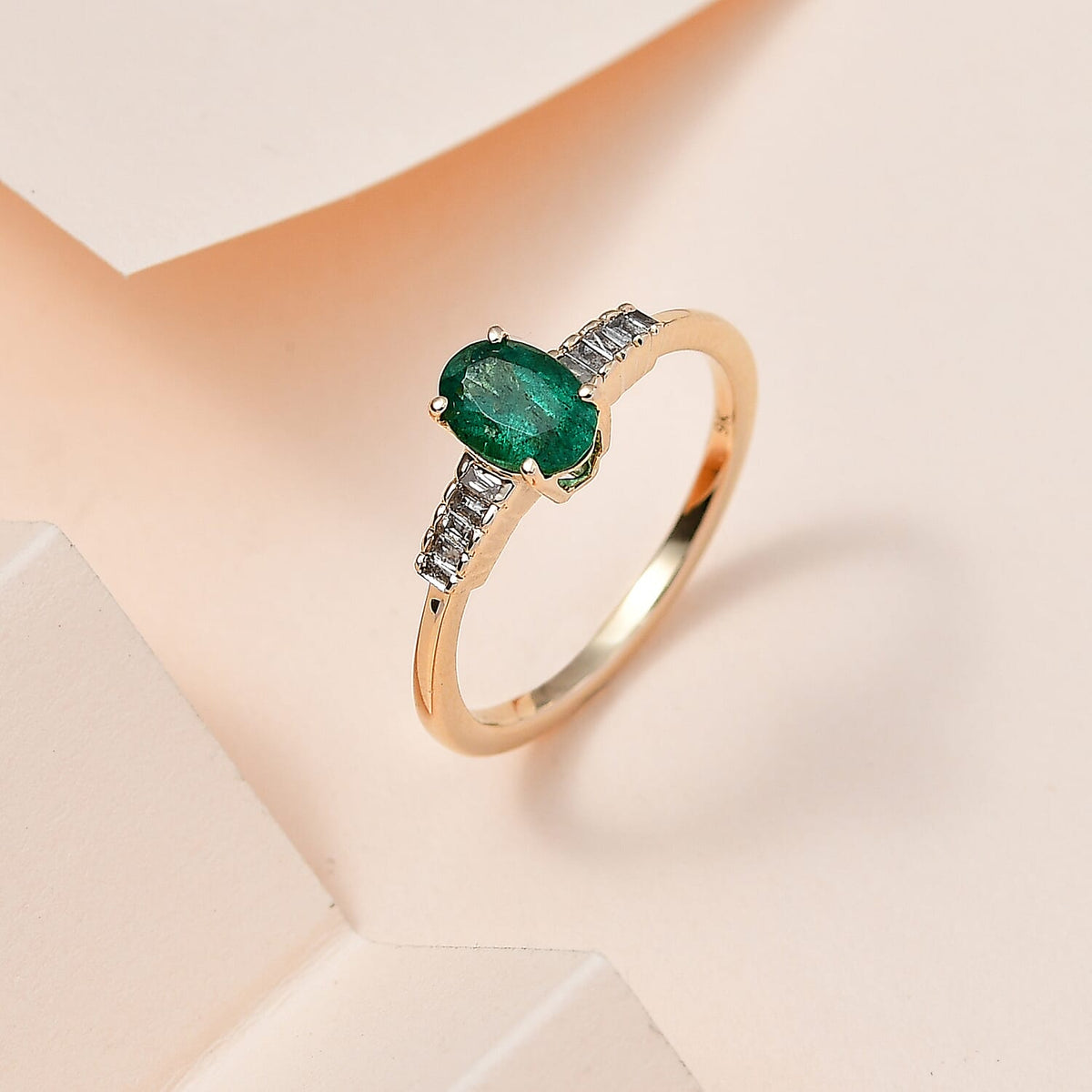 AAA Emerald and Diamond Ring in 9K Yellow Gold 7620196 1