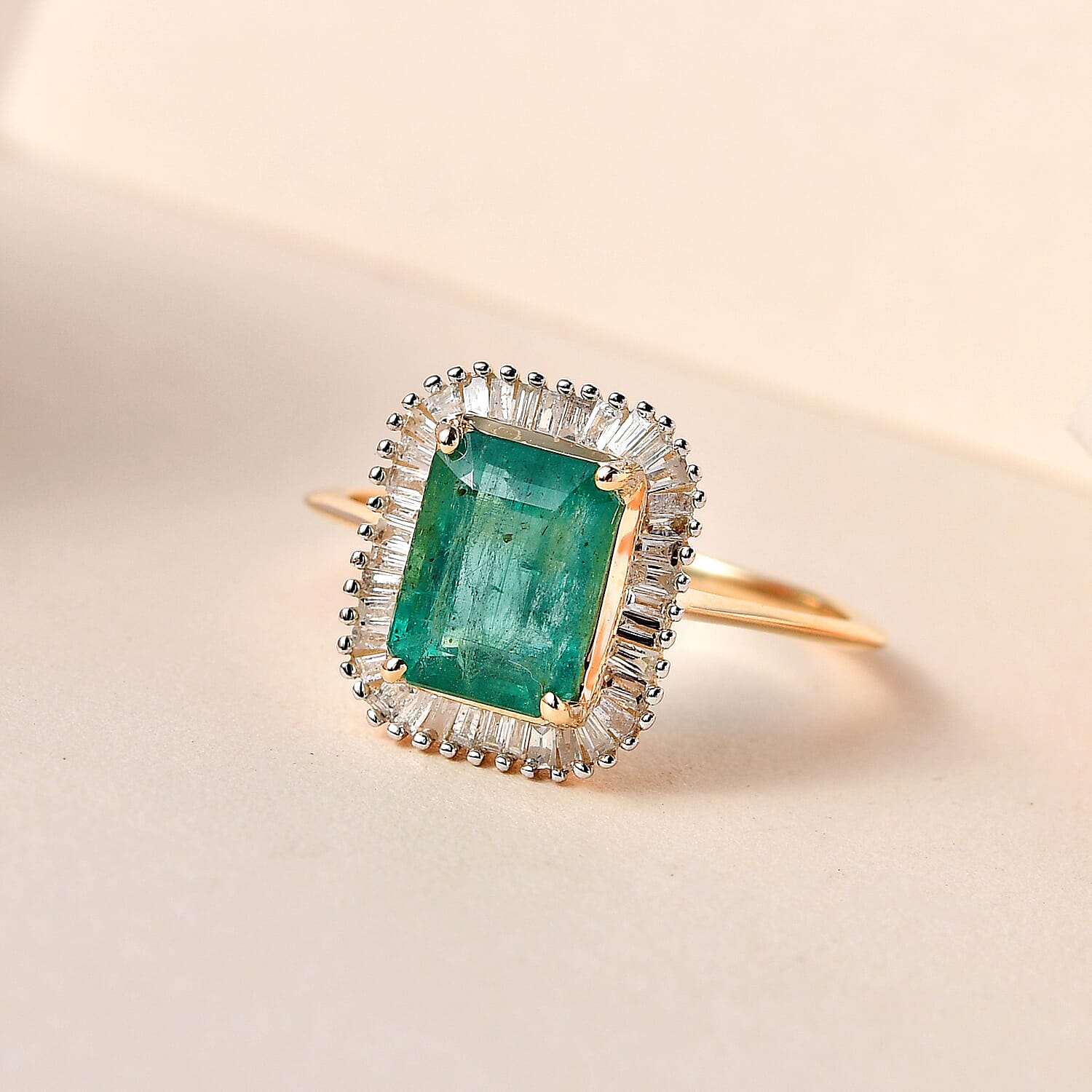 Collectors Edition 9K Yellow Gold AAA Gemfields Emerald &amp; Diamond Halo Ring 2.00 Ct. 7533580 1