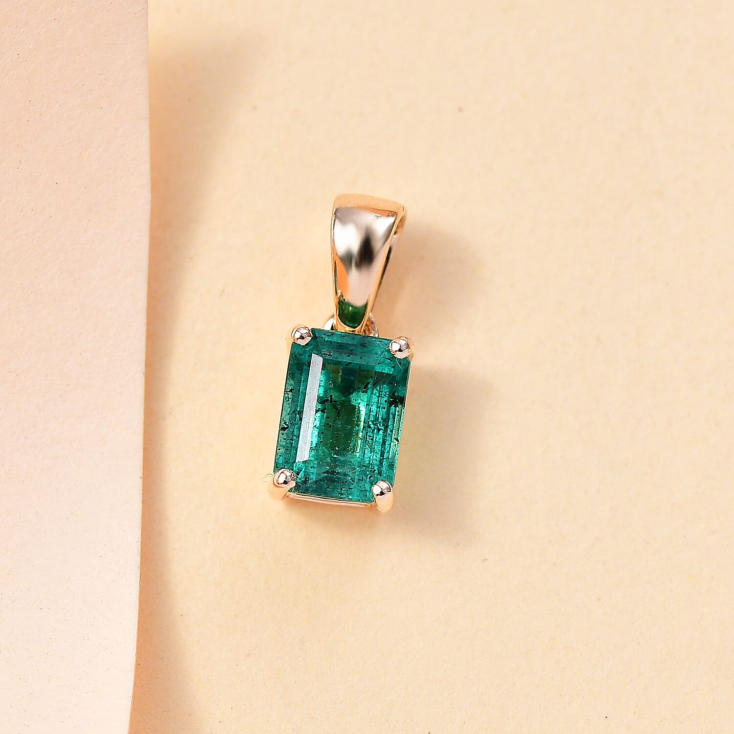 AAA Emerald Pendant in 9K Yellow Gold 7862242 2