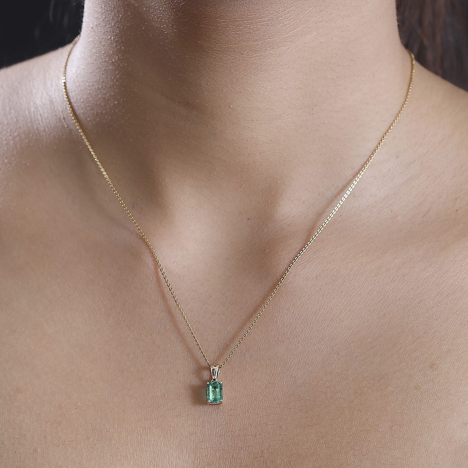 AAA Emerald Pendant in 9K Yellow Gold 7862242 3