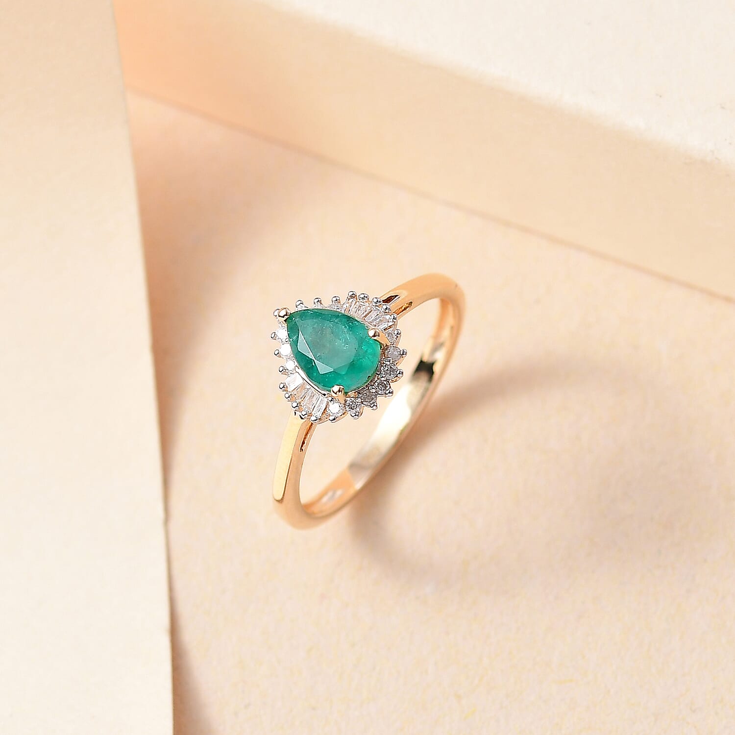 9K Yellow Gold AAA Emerald, White Diamond Halo Ring 7847216 1