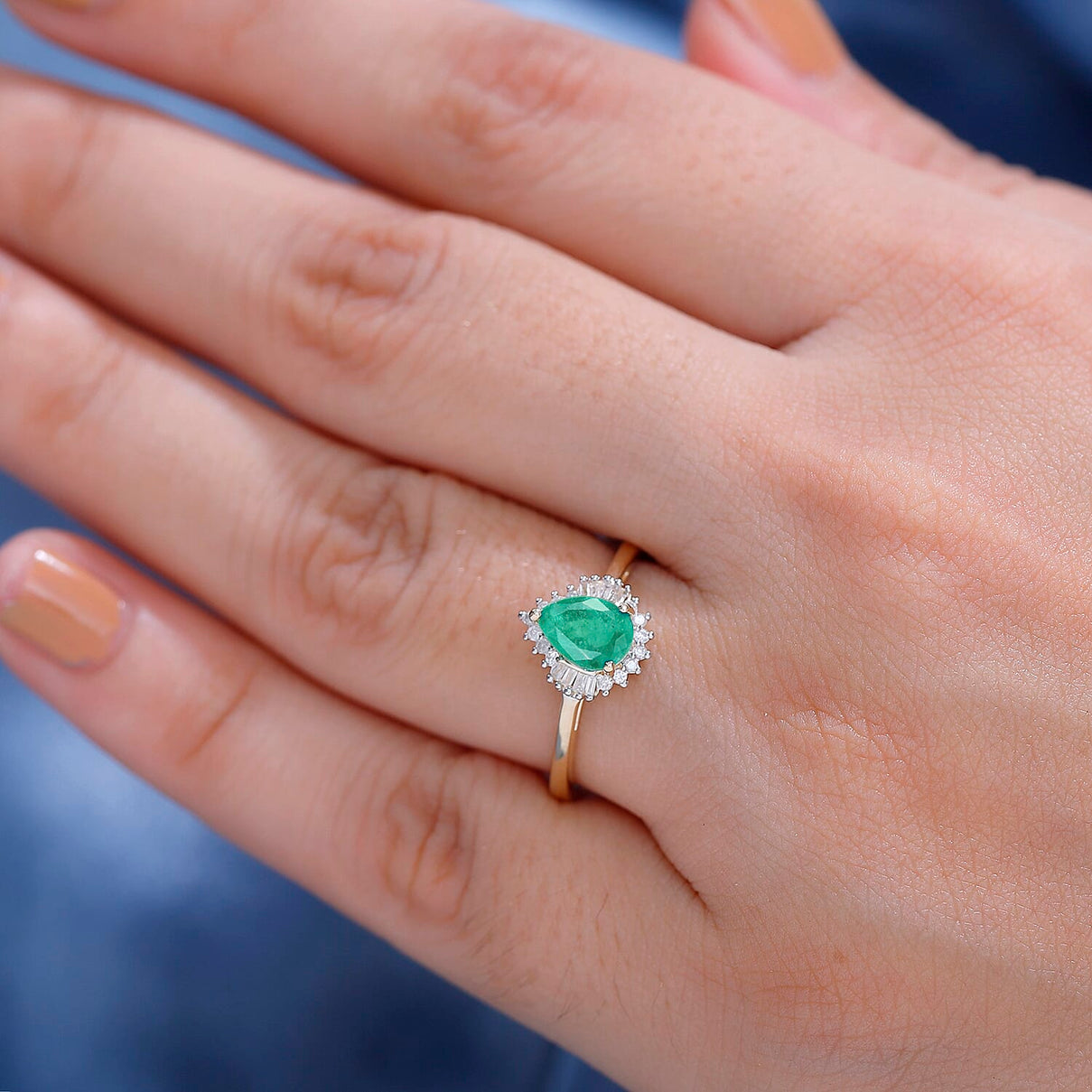 9K Yellow Gold AAA Emerald, White Diamond Halo Ring 7847216 2