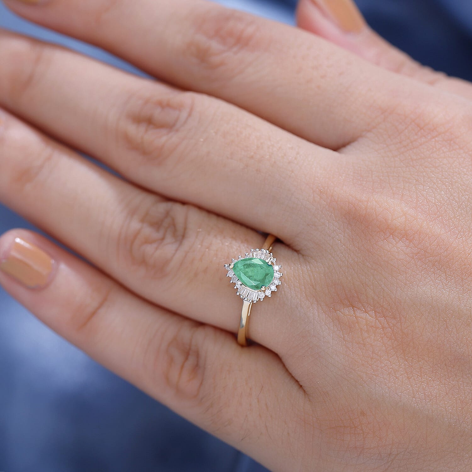 9K Yellow Gold AAA Emerald, White Diamond Halo Ring 7847216 2