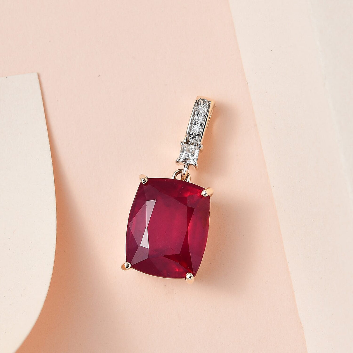 6.40 Ct African Ruby and Moissanite Solitaire Exclusive Pendant in 9K Yellow Gold 7536088 2