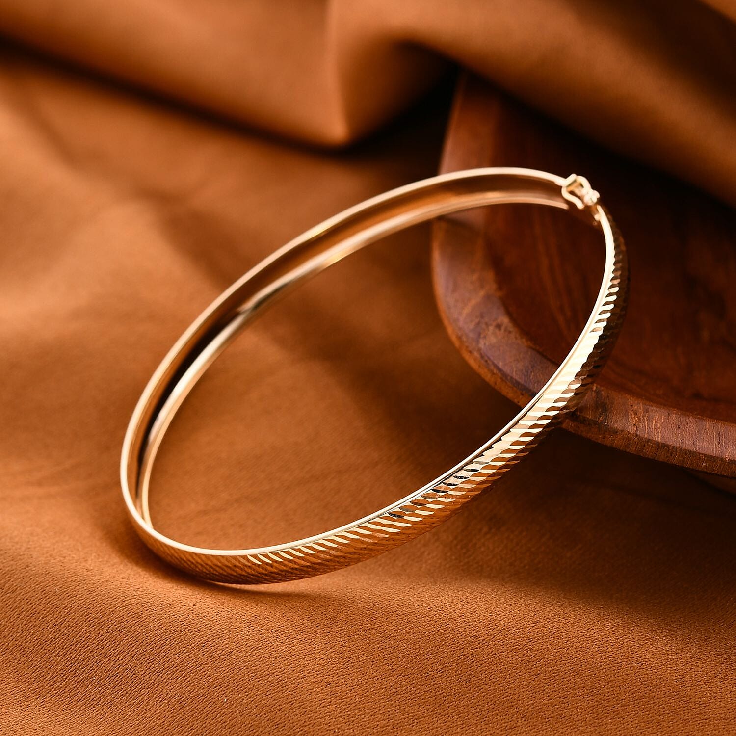 9K Yellow Gold Designer Inspired Bangle 7.5 Inch (62mm Width) Gold Wt. 3.20 Grams 7838194 2
