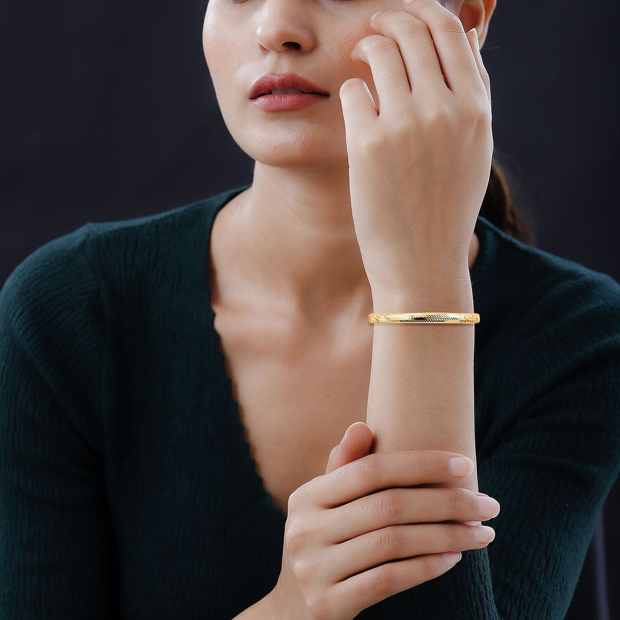9K Yellow Gold Designer Inspired Bangle 7.5 Inch (62mm Width) Gold Wt. 3.20 Grams 7838194 3