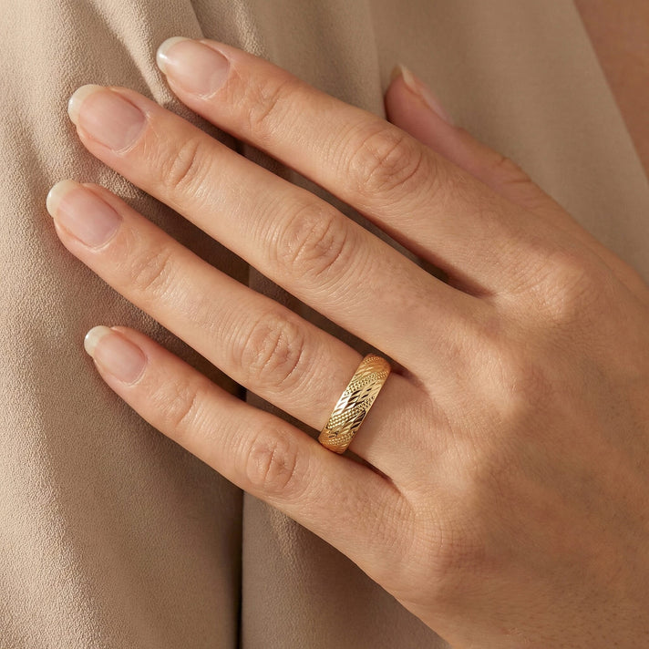 9K Yellow Gold Diamond-Cut Band Ring 8265634 2