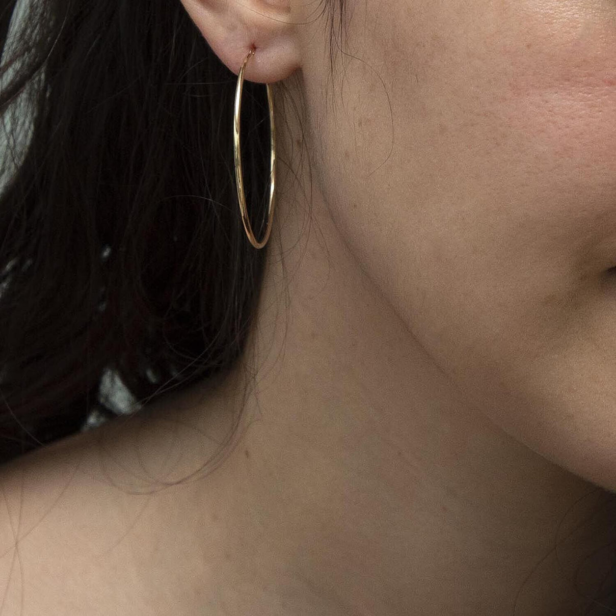 9K Yellow Gold Lightweight Hoop Earrings 7488823 4
