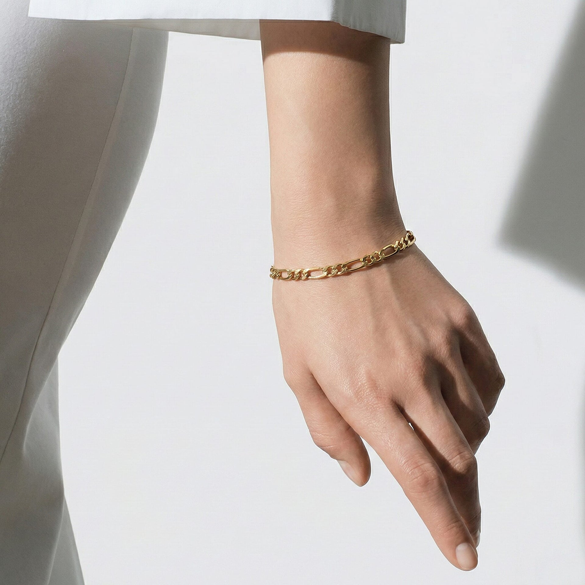 9K Yellow Gold High Finish Bracelet in  Hollow Figaro Pattern Size 7.5 Inch 3554422 2