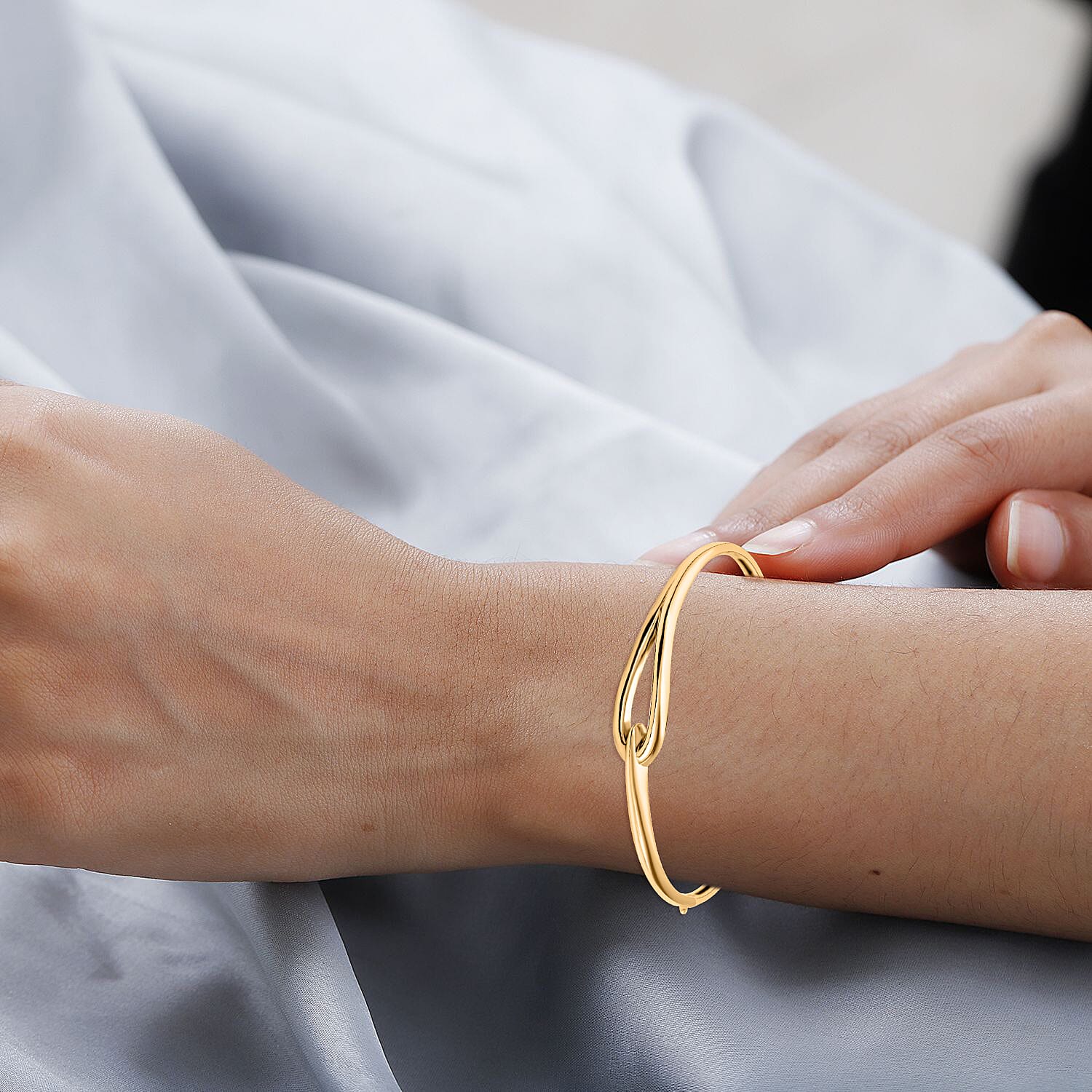 Hatton Garden Closeout - 9K Yellow Gold Hook Knot Openable Hinged Bangle (Size - 7) 7667950 2