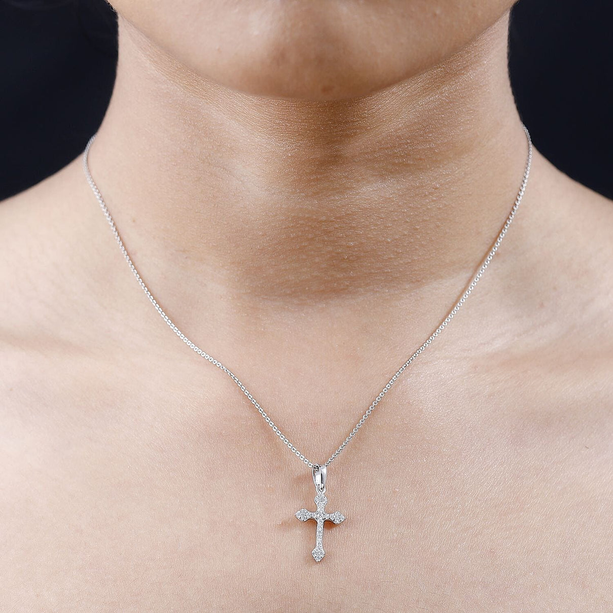 9K White Gold Moissanite Cross Pendant 7643341 2