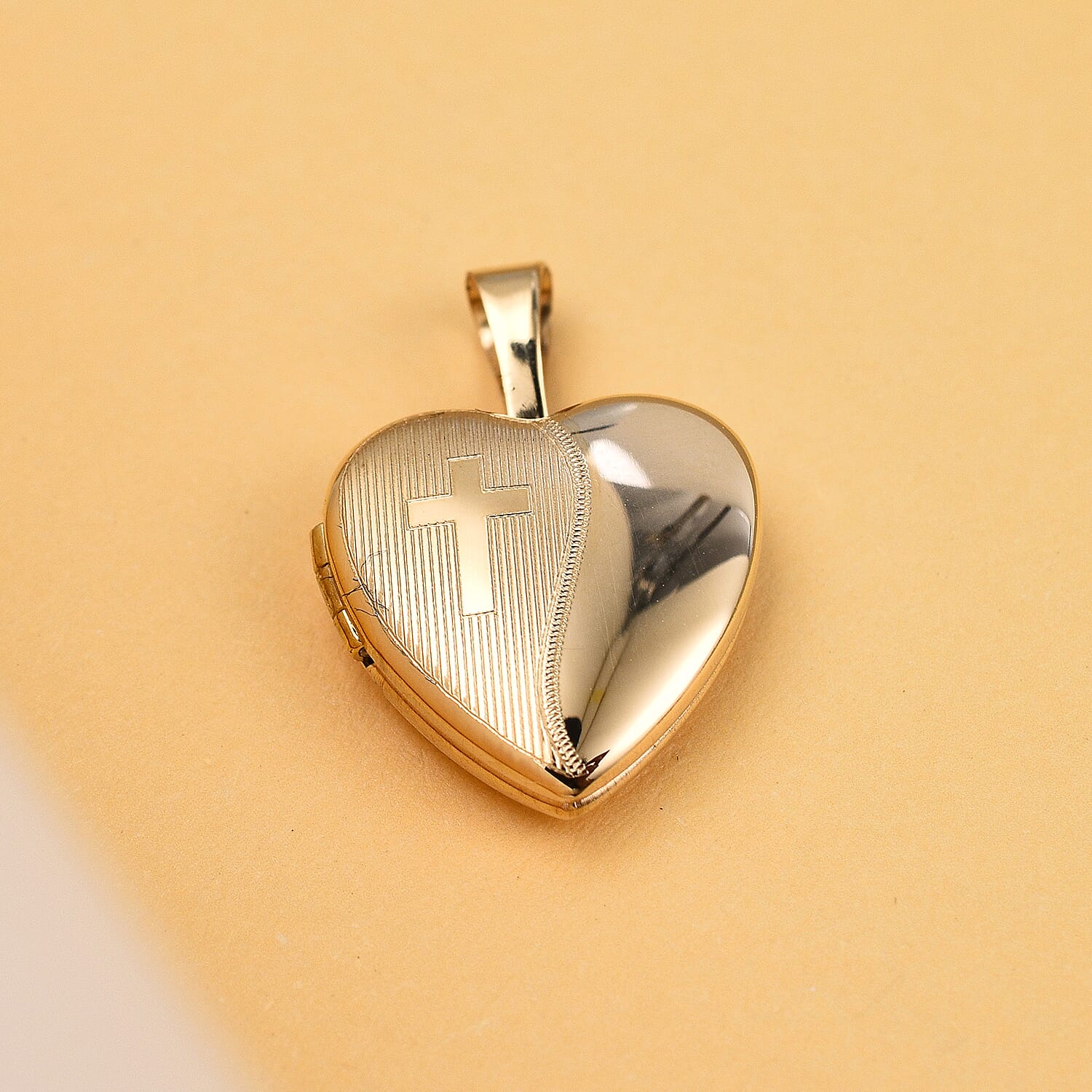 9K Yellow Gold 12mm x 18mm Etched Cross Detail Heart Locket 7343763 1