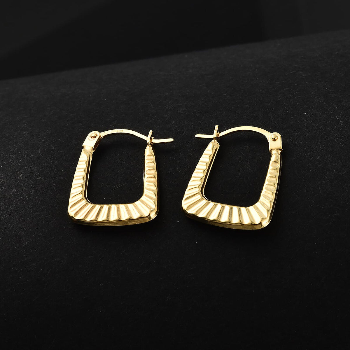9K Yellow Gold Ribbed Creole Earring With Clasp 8024954 1