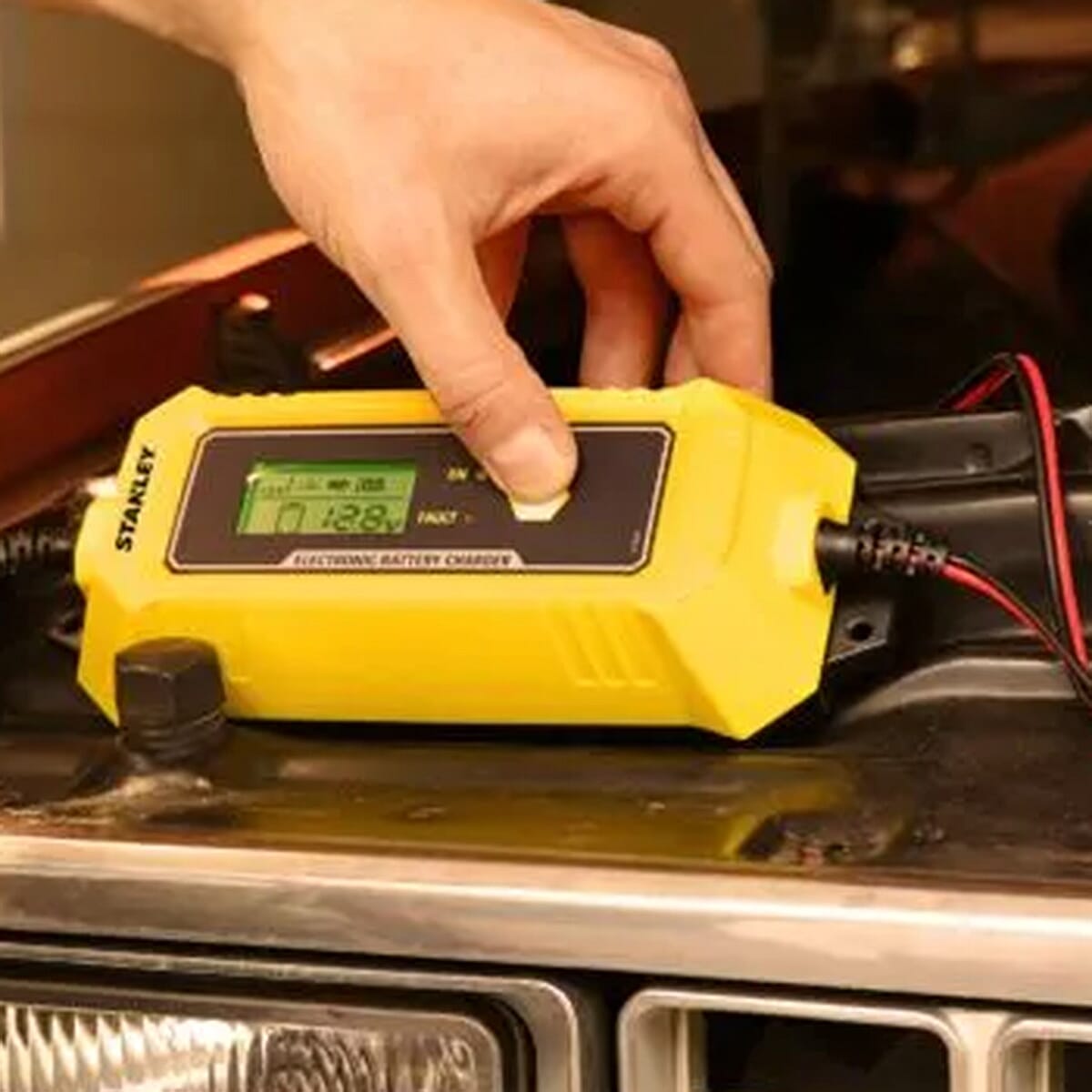 Stanley Start Booster Lithium 700 AMP Power Bank with Pouch 7698765 3