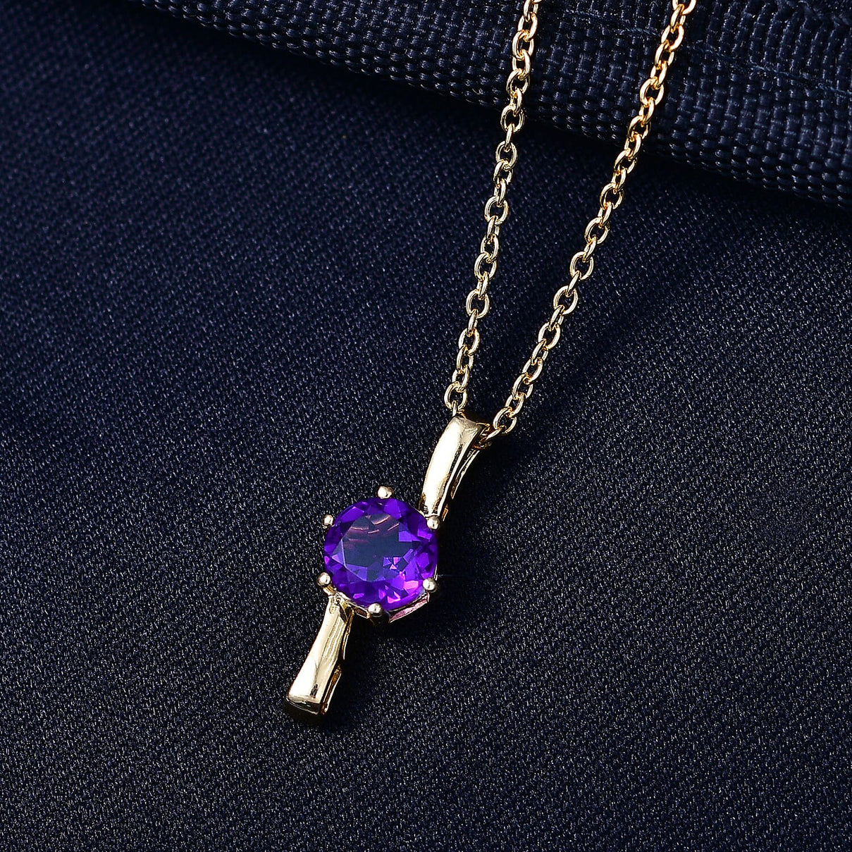 AAA African Amethyst Solitaire Pendant in Yellow Gold Plated Sterling Silver with Chain (Size 20) 1.17 Ct. V32489537 3