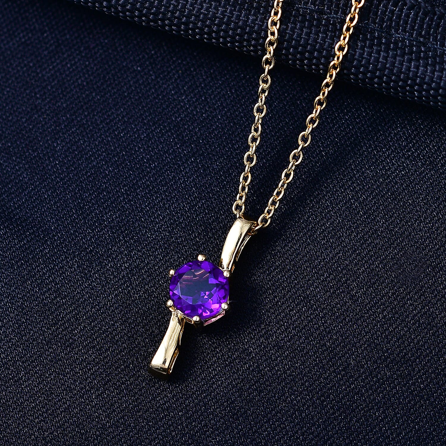 AAA African Amethyst Solitaire Pendant in Yellow Gold Plated Sterling Silver with Chain (Size 20) 1.17 Ct. V32489537 3