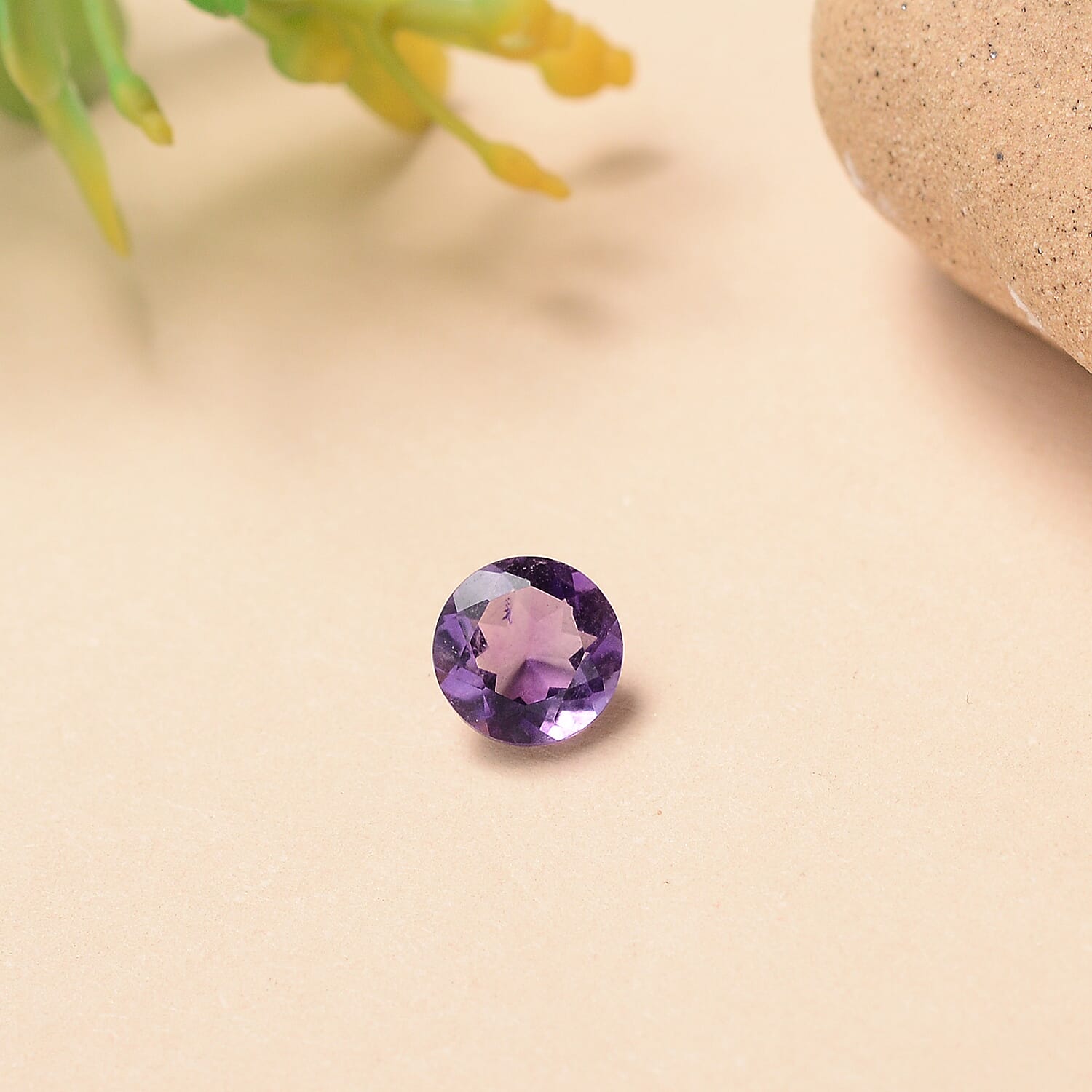 African Amethyst Round 6 mm Gemstone, 0.68 Ct V32489750 2