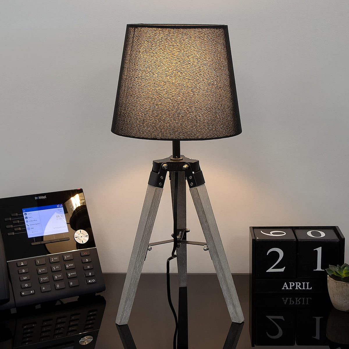 Anika Parlak Tripod Table Lamp 8046235 3