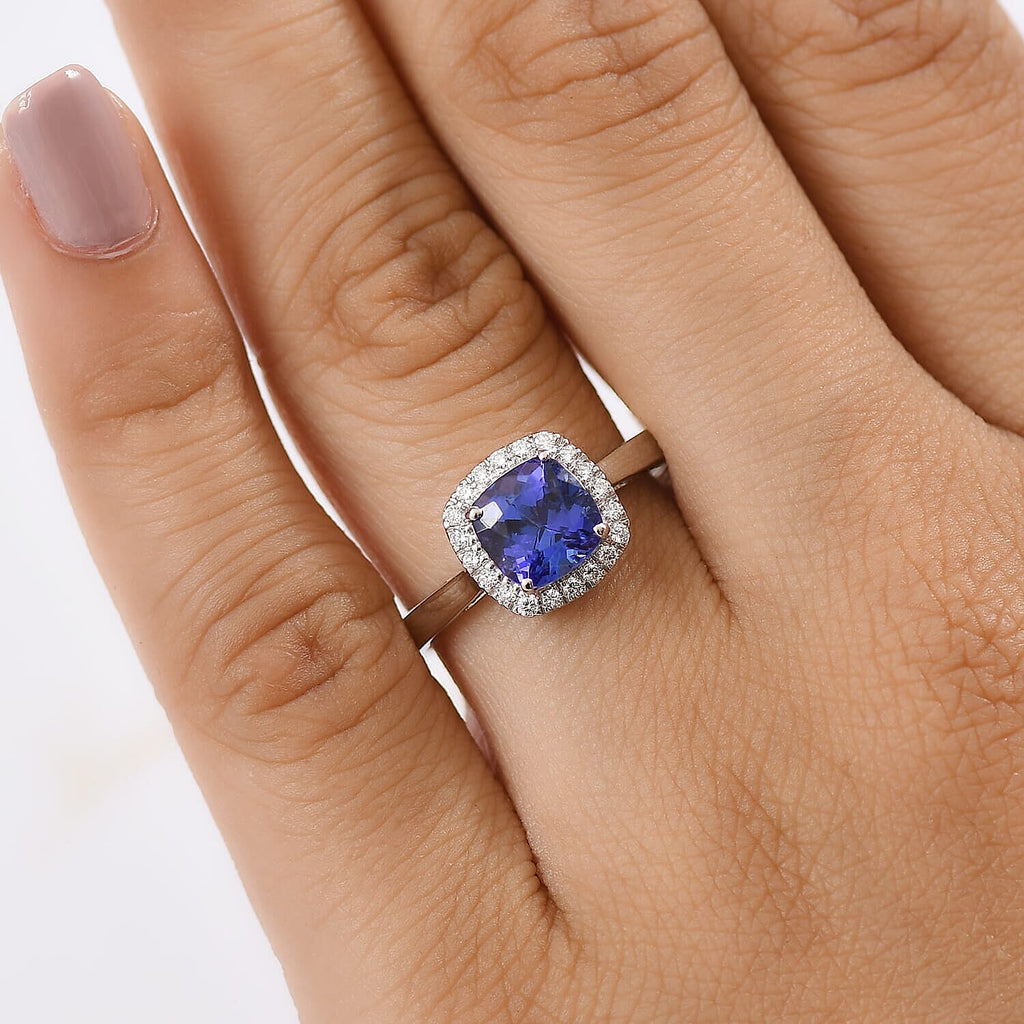 950 Platinum AAAA Tanzanite White Diamond VS-EF Solitaire Ring, Platinum Wt.4.97 Gms  2.801  Ct.